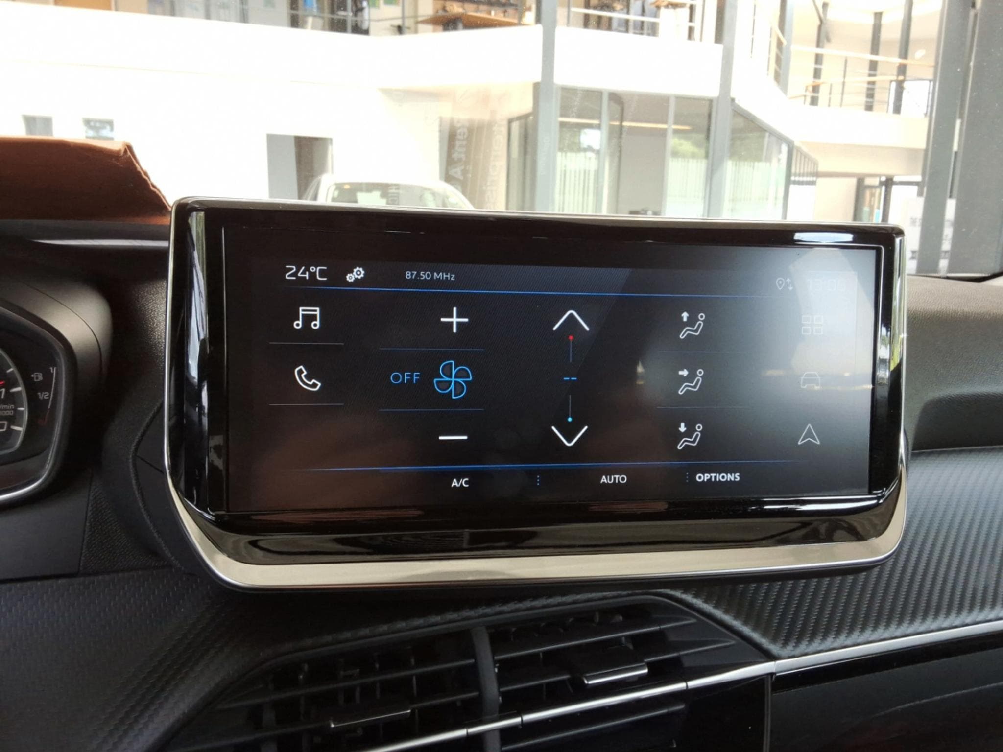 Peugeot 2008 Style (2025) - Photo 9