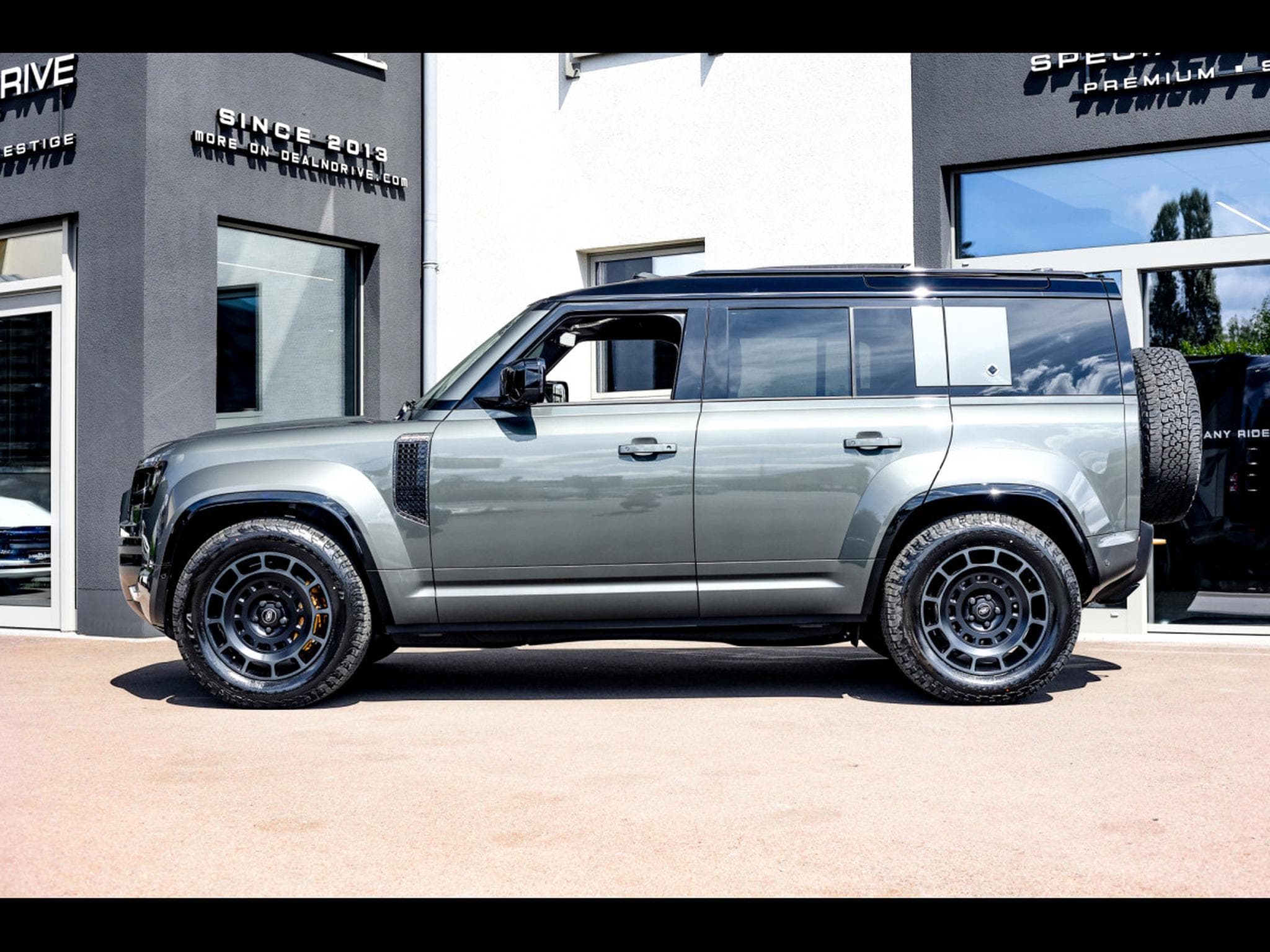 Land-Rover Defender 110 V8 P635 MHEV OCTA AWD EDITION ONE - FAROE GREEN - FULL S (2025) - Foto 2