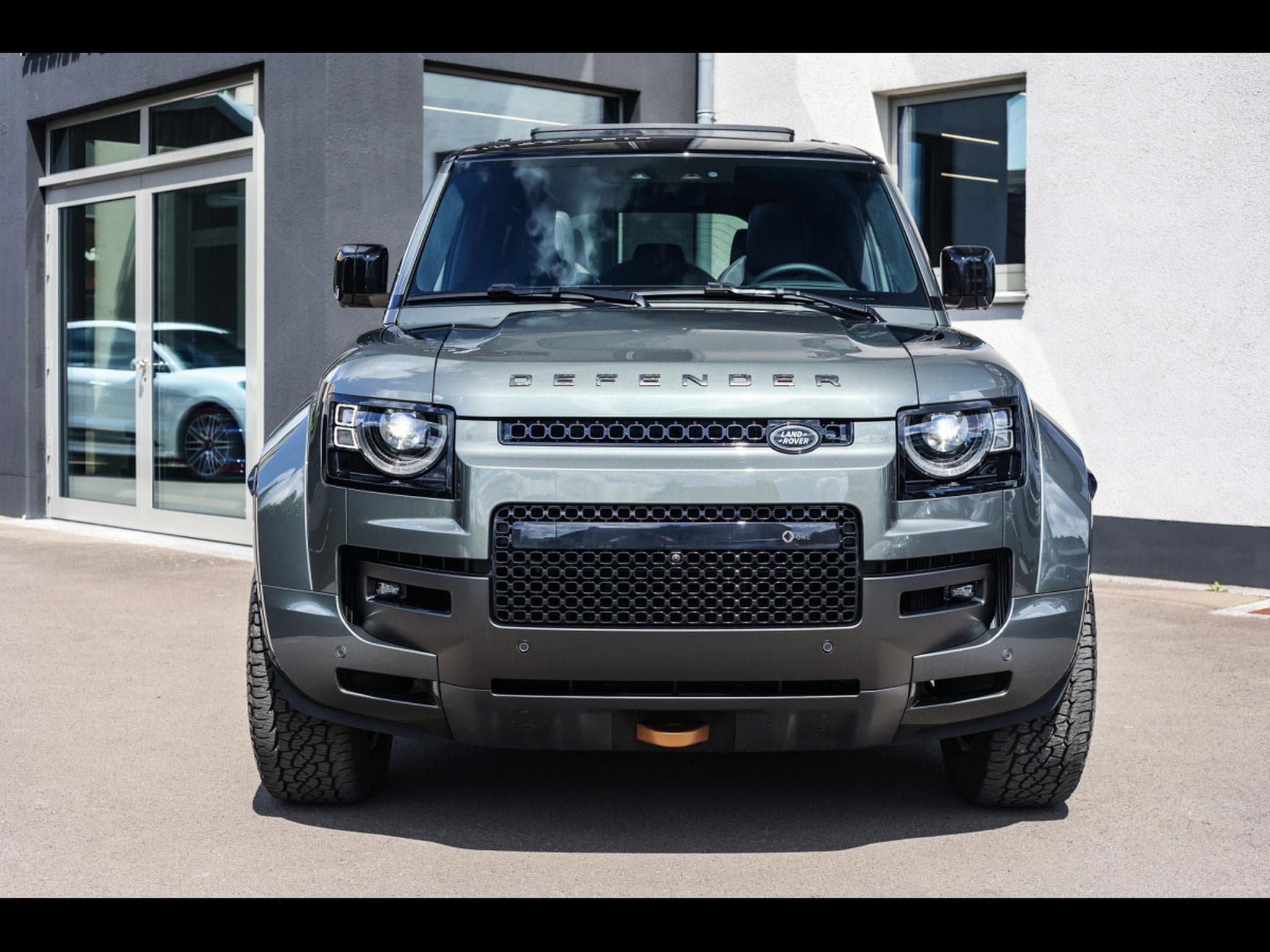 Land-Rover Defender 110 V8 P635 MHEV OCTA AWD EDITION ONE - FAROE GREEN - FULL S (2025) - Foto 4