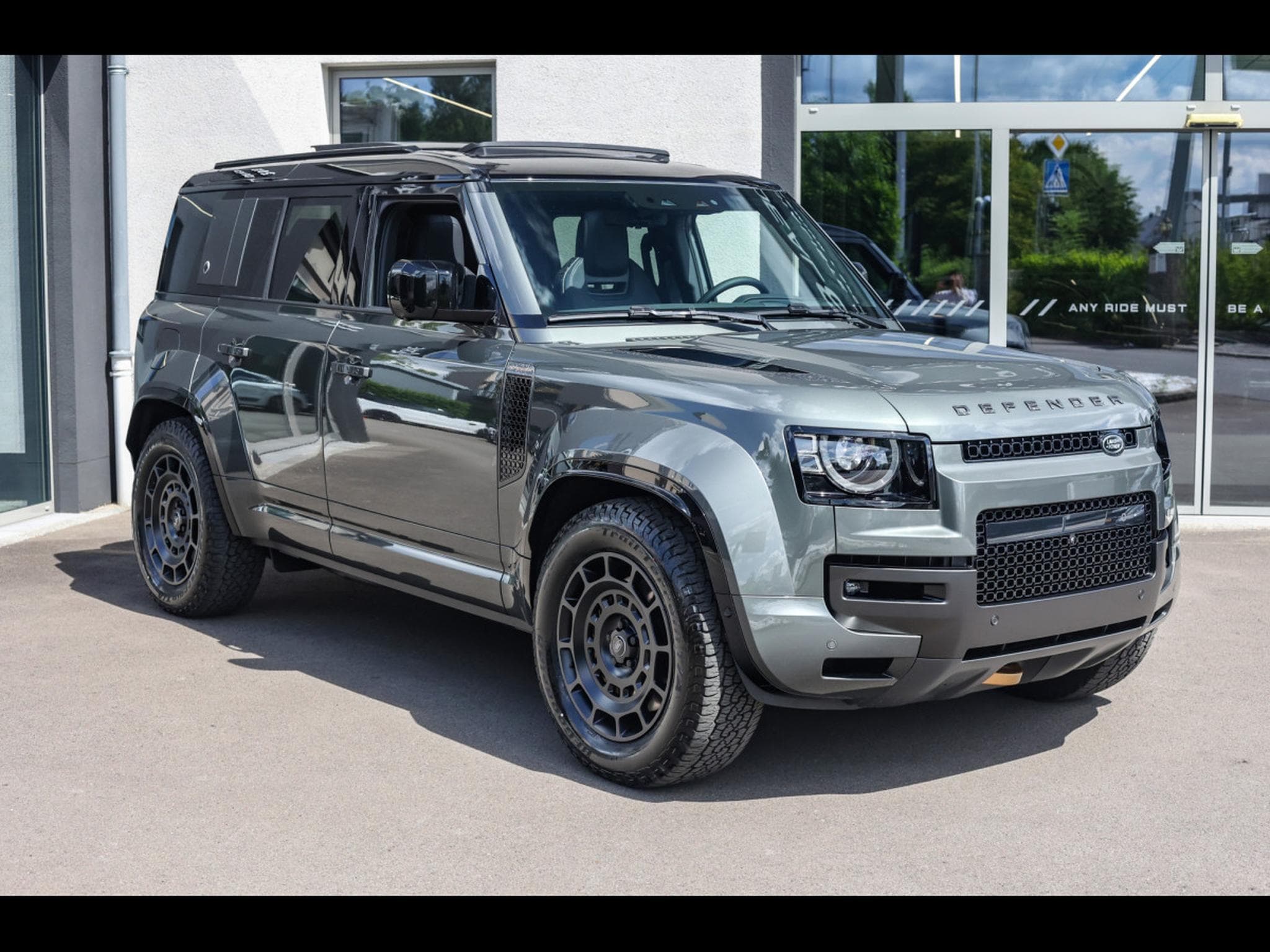 Land-Rover Defender 110 V8 P635 MHEV OCTA AWD EDITION ONE - FAROE GREEN - FULL S (2025) - Foto 6