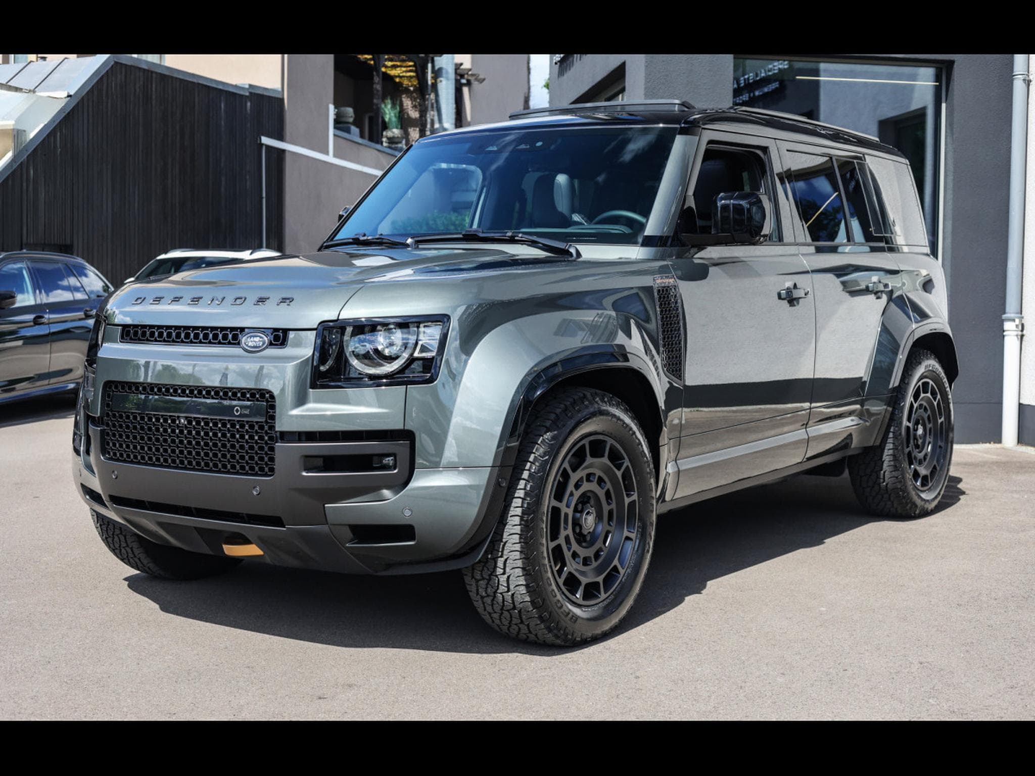 Land-Rover Defender 110 V8 P635 MHEV OCTA AWD EDITION ONE - FAROE GREEN - FULL S (2025) - Foto 7