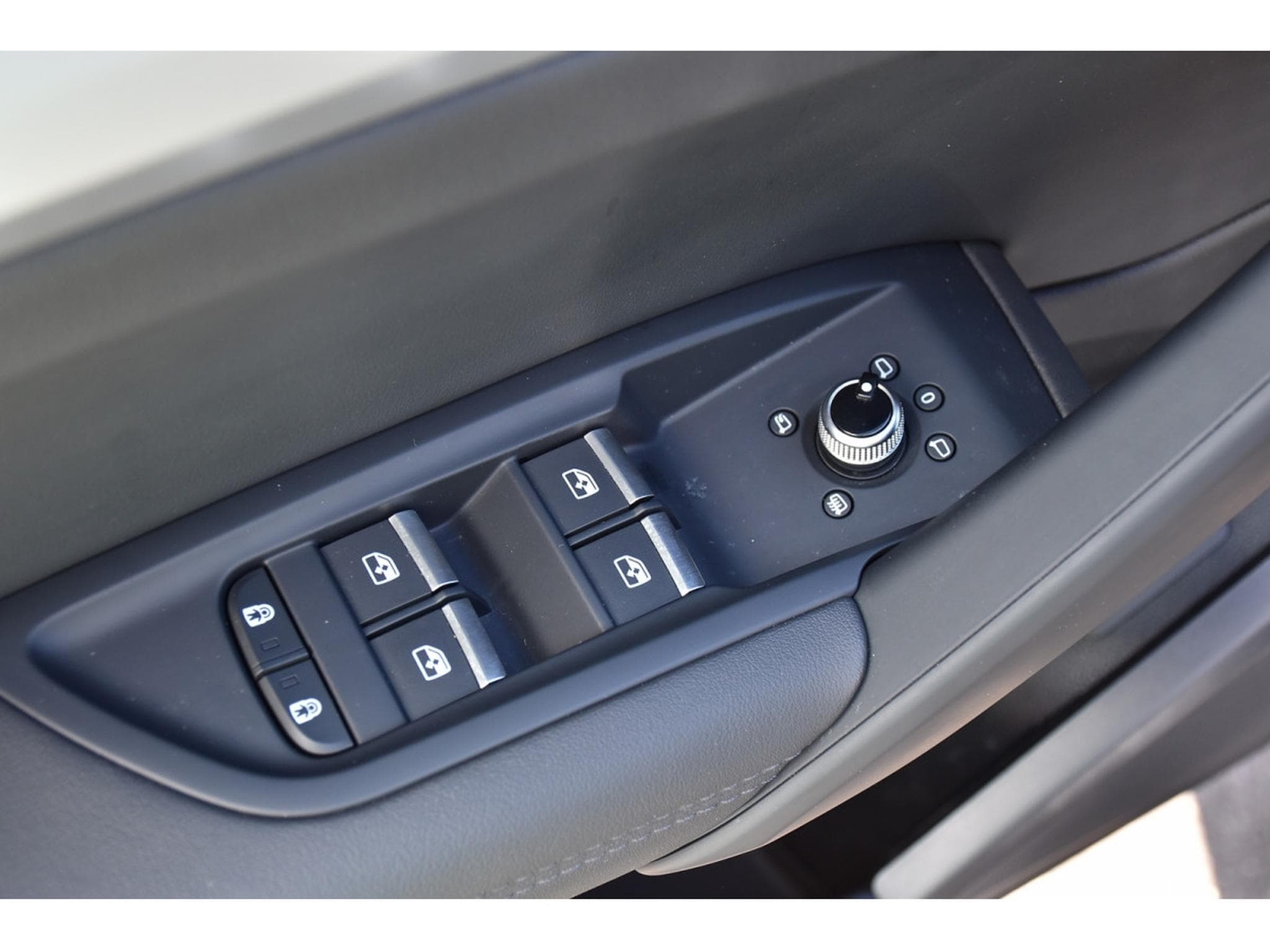 Audi Q5 50 TDI Quattro S-Line Tiptronic CUIR ACC ATT RMQ MATRIX 1° M (2023) - Photo 24