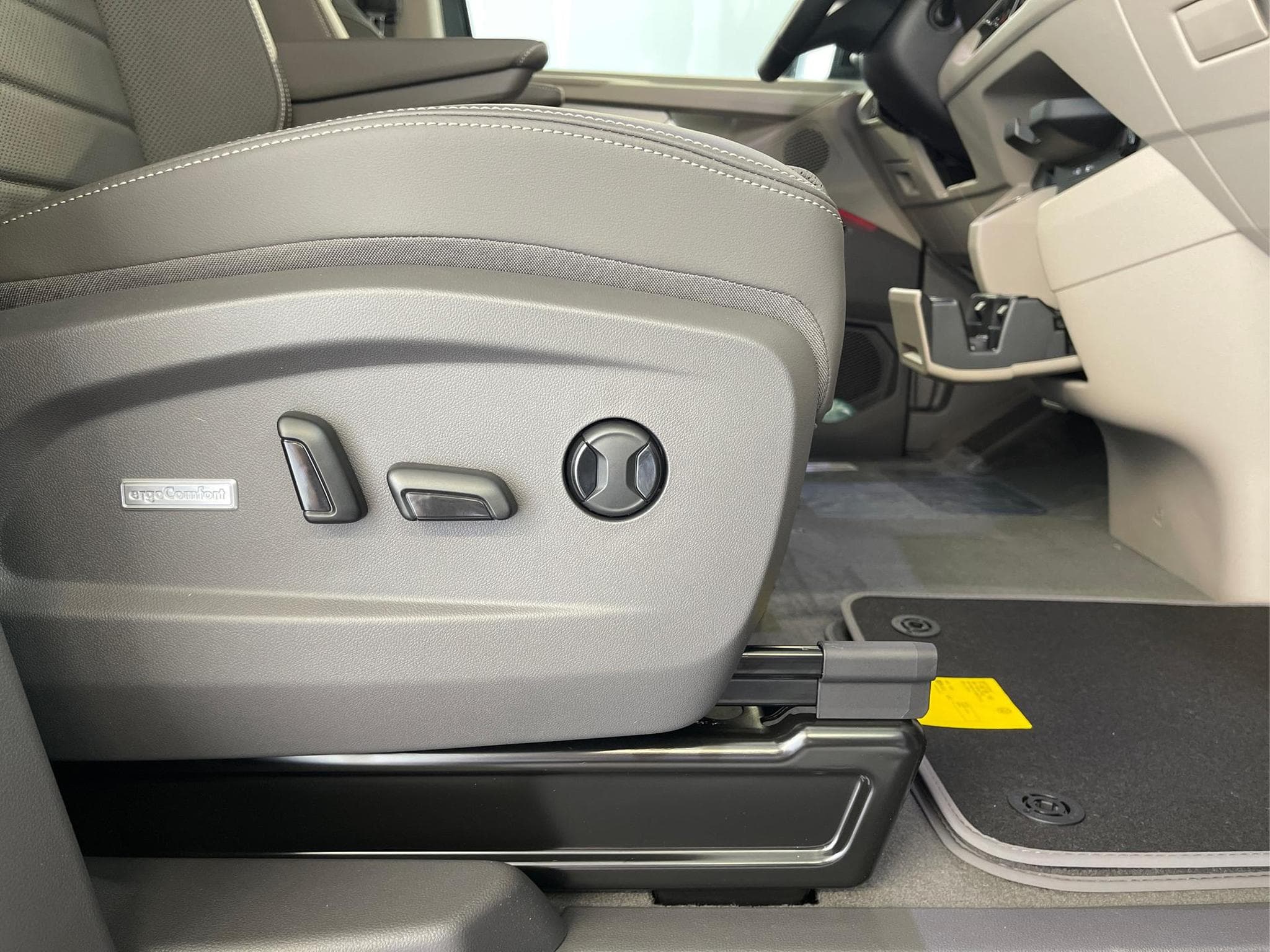 VW T7 Style (2026) - Photo 16