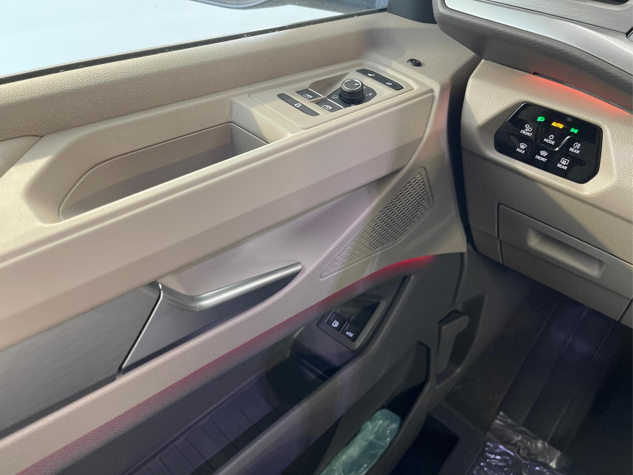 VW T7 Style (2026) - Photo 9