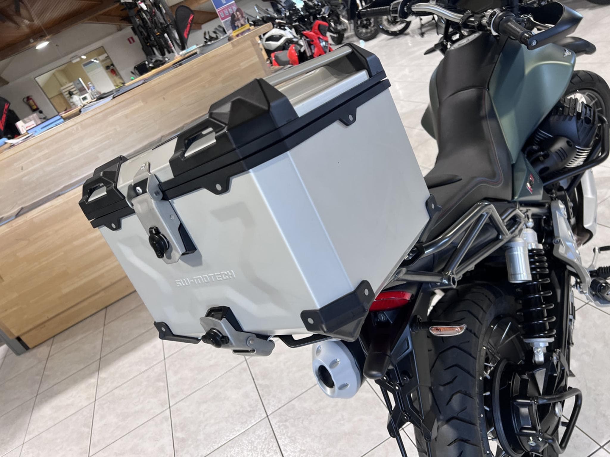Moto Guzzi V85 TT  Strada (2023) - Photo 5