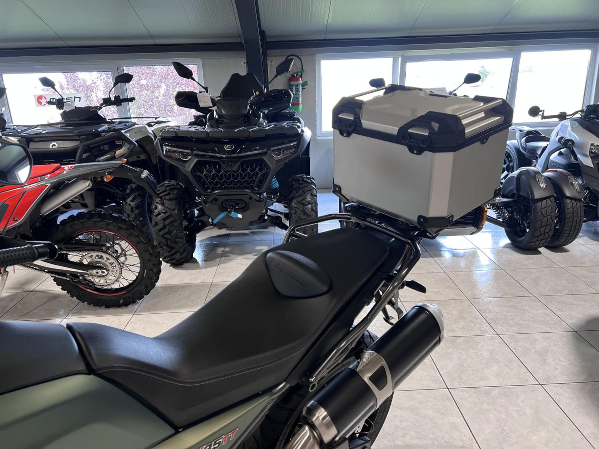 Moto Guzzi V85 TT  Strada (2023) - Photo 6