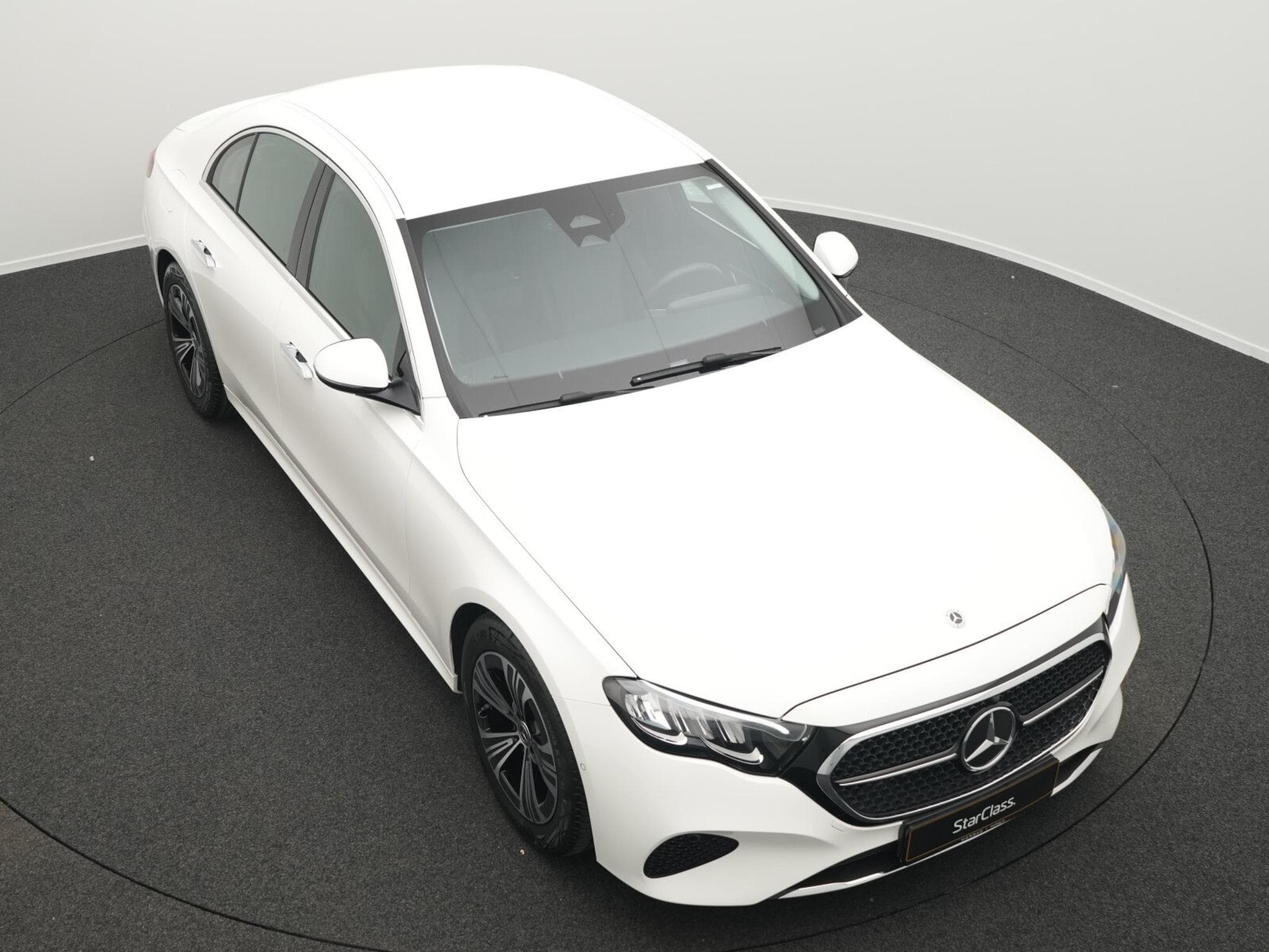 Mercedes E 200 Avantgarde LED+Kamera+Totw+MBUX (2025) - Foto 10