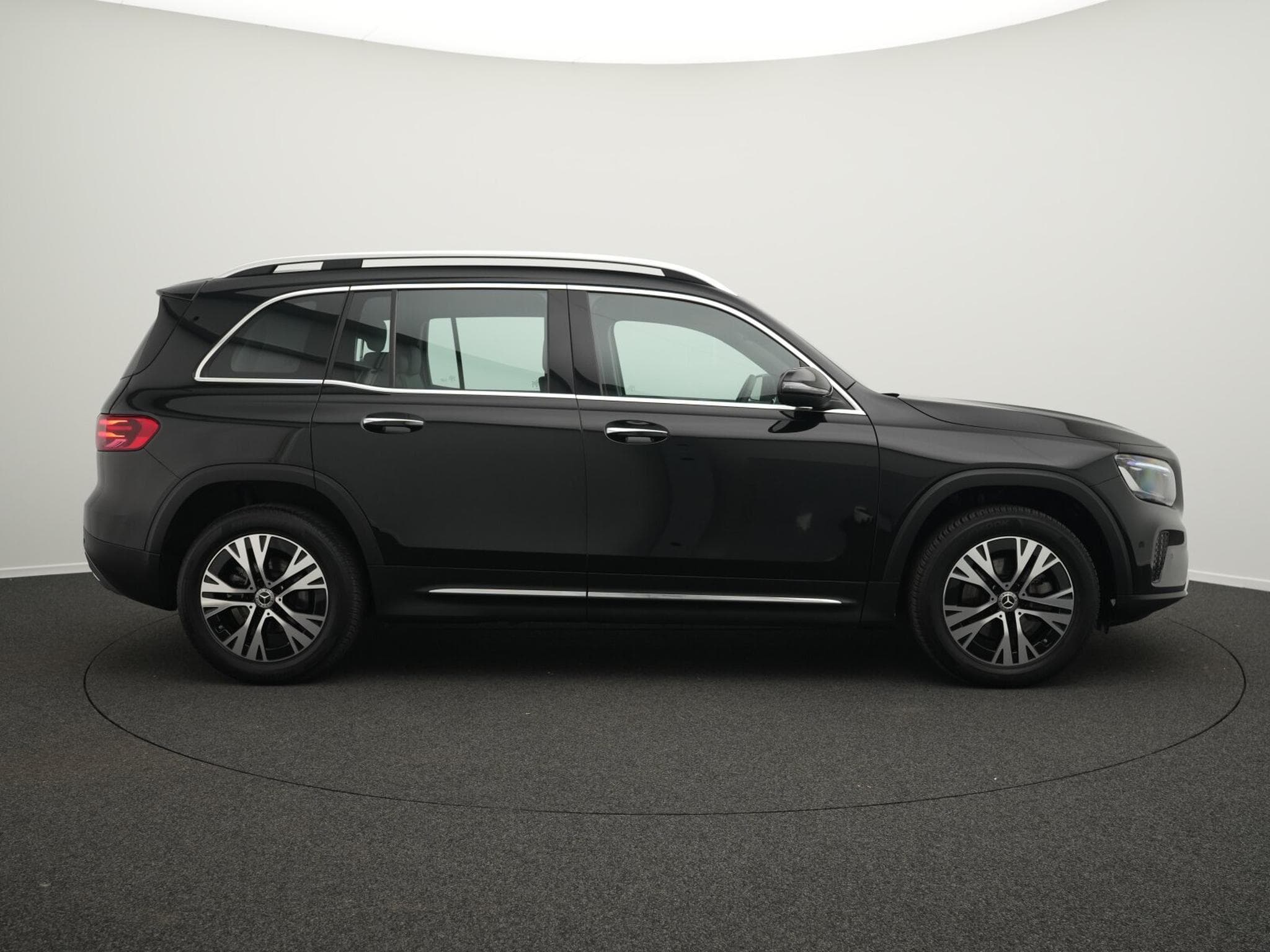 Mercedes GLB 180 d Progressive LED+Kamera+MBUX+Apple (2025) - Photo 5