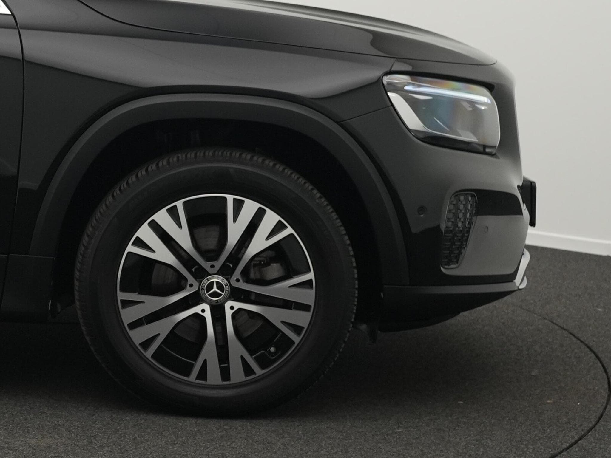 Mercedes GLB 180 d Progressive LED+Kamera+MBUX+Apple (2025) - Photo 6