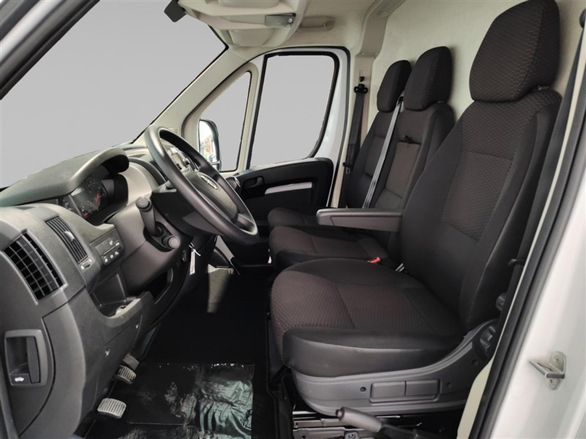 Opel Movano 2.2 Turbo D L2H2 CLIM (2022) - Foto 7