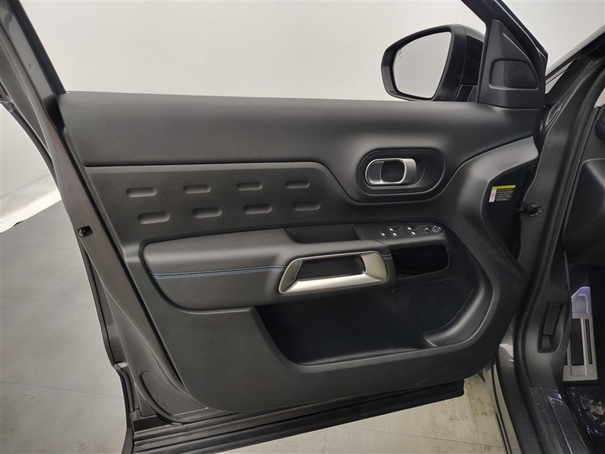 Citroen C5 Aircross 1.2 PureTech Shine EAT8 NAVI / CUIR-ALCANTARA / FULL LED (2023) - Foto 17