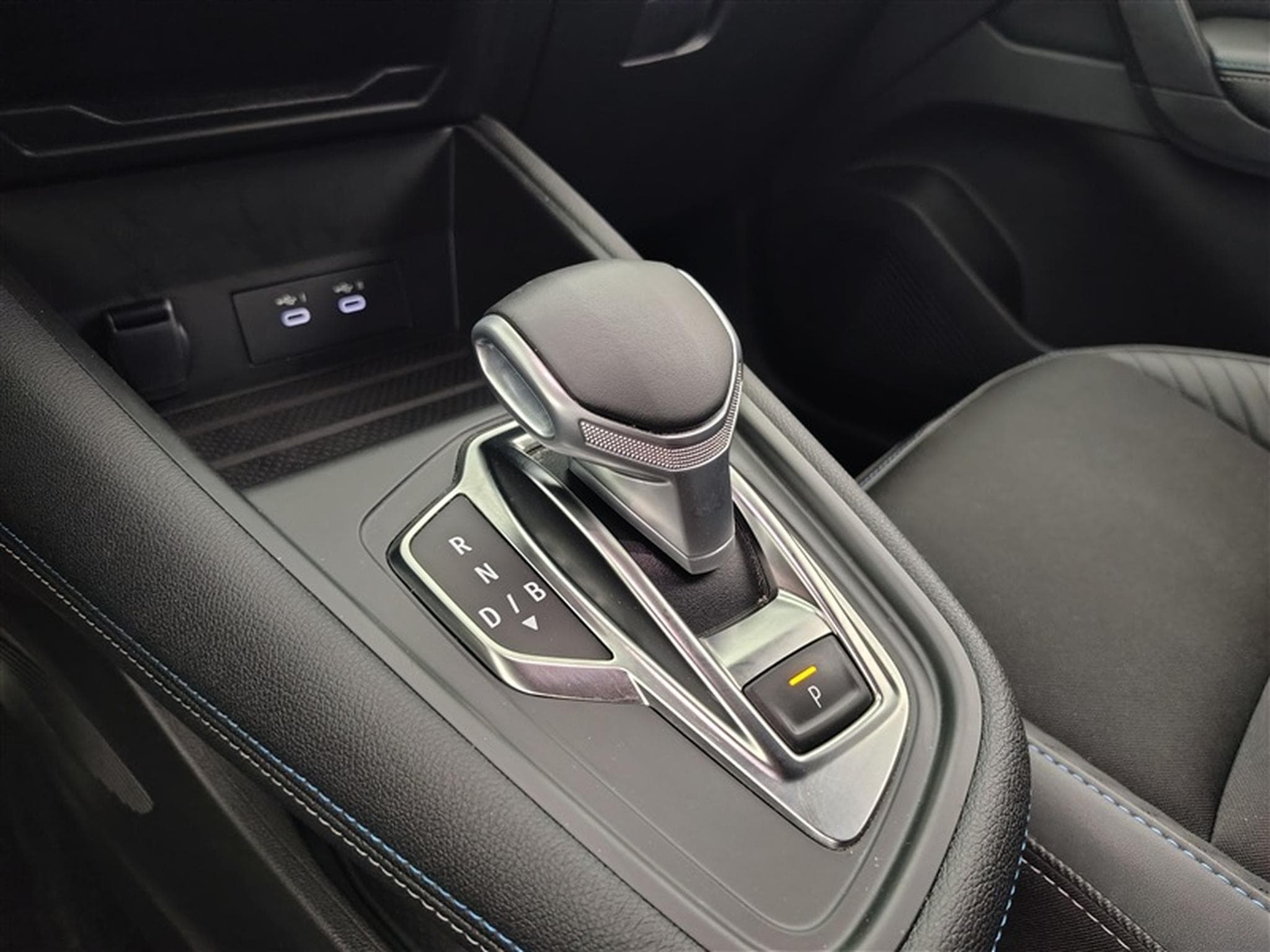 Renault Symbioz 1.6 E-TECH 145 Full Hybride Esprit Alpine NAVI/ S-CUIR/ LED (2025) - Foto 12