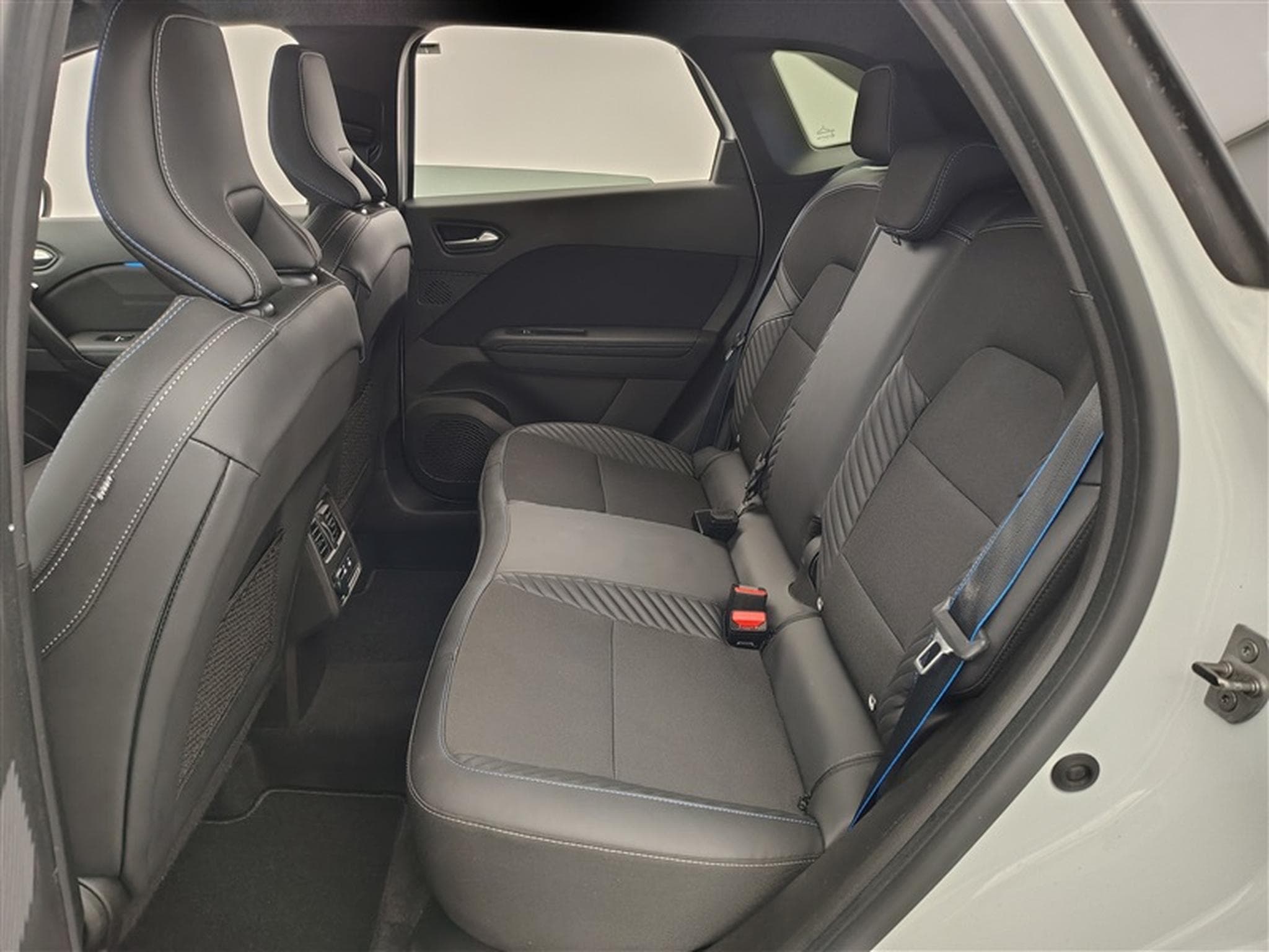 Renault Symbioz 1.6 E-TECH 145 Full Hybride Esprit Alpine NAVI/ S-CUIR/ LED (2025) - Foto 13