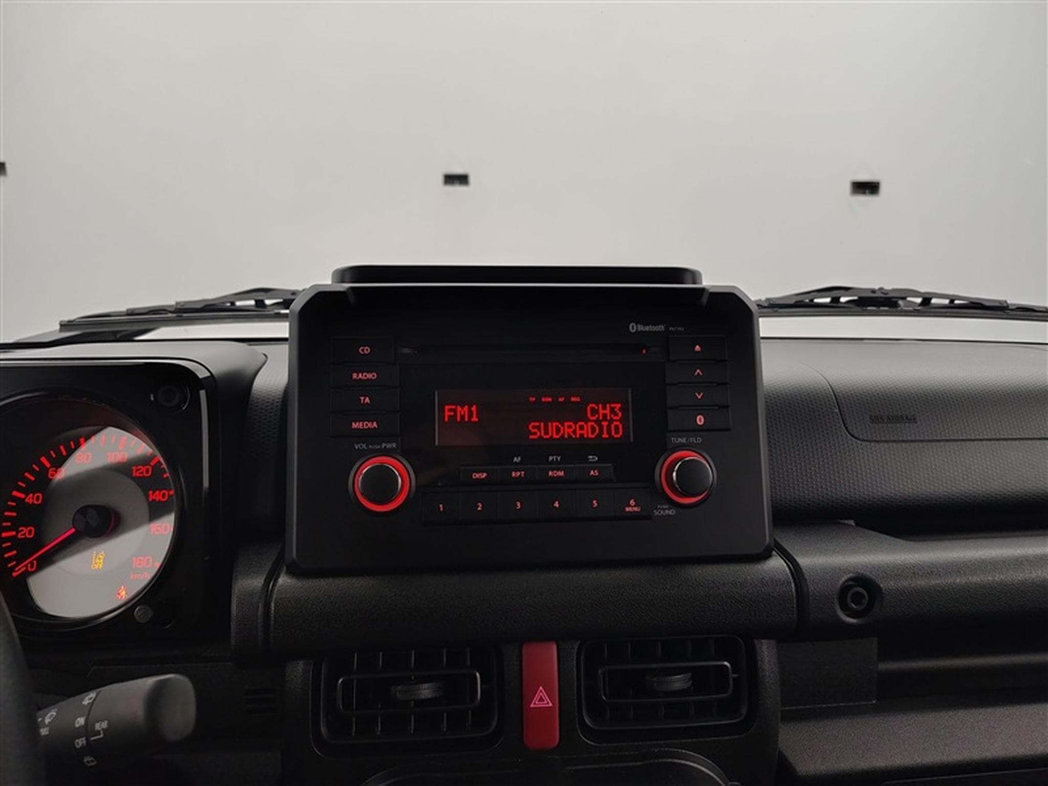 Suzuki Jimny 1.5i 4x4 GL CLIM / BLUETOOTH / LIMITEUR (2024) - Foto 11