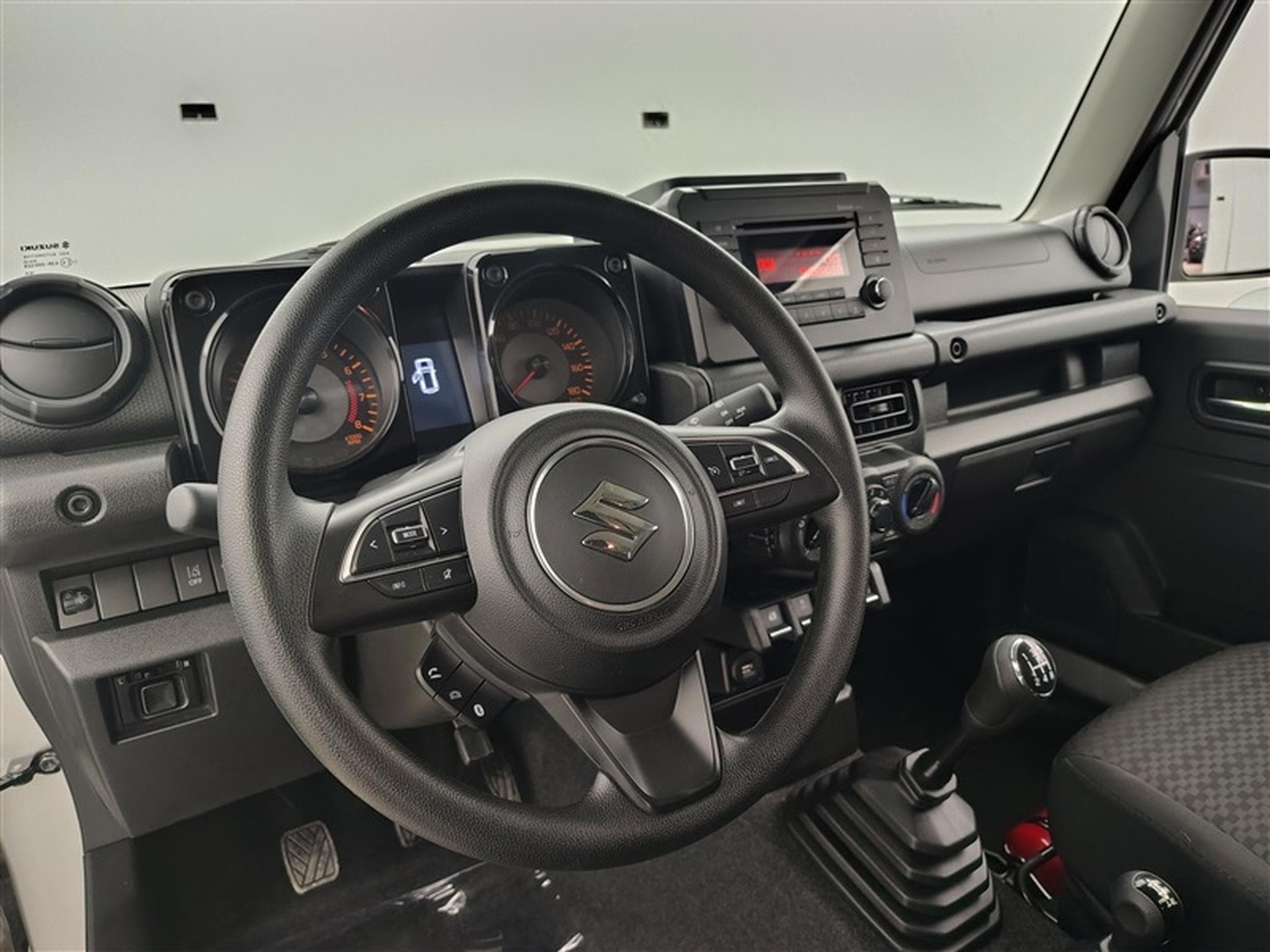 Suzuki Jimny 1.5i 4x4 GL CLIM / BLUETOOTH / LIMITEUR (2024) - Foto 8