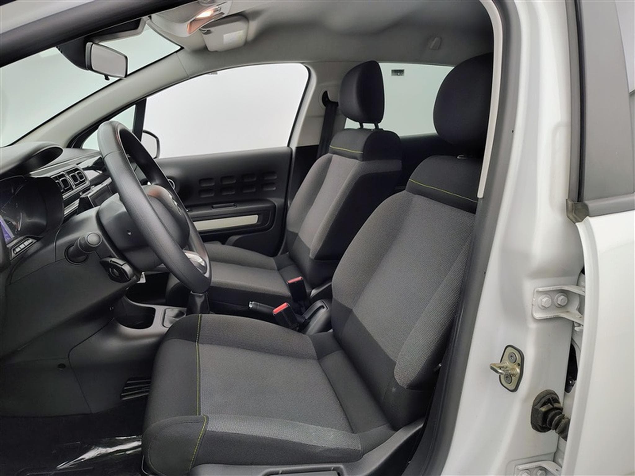Citroen C3 1.2i PureTech Shine S&S (EU6.4) (2022) - Foto 7