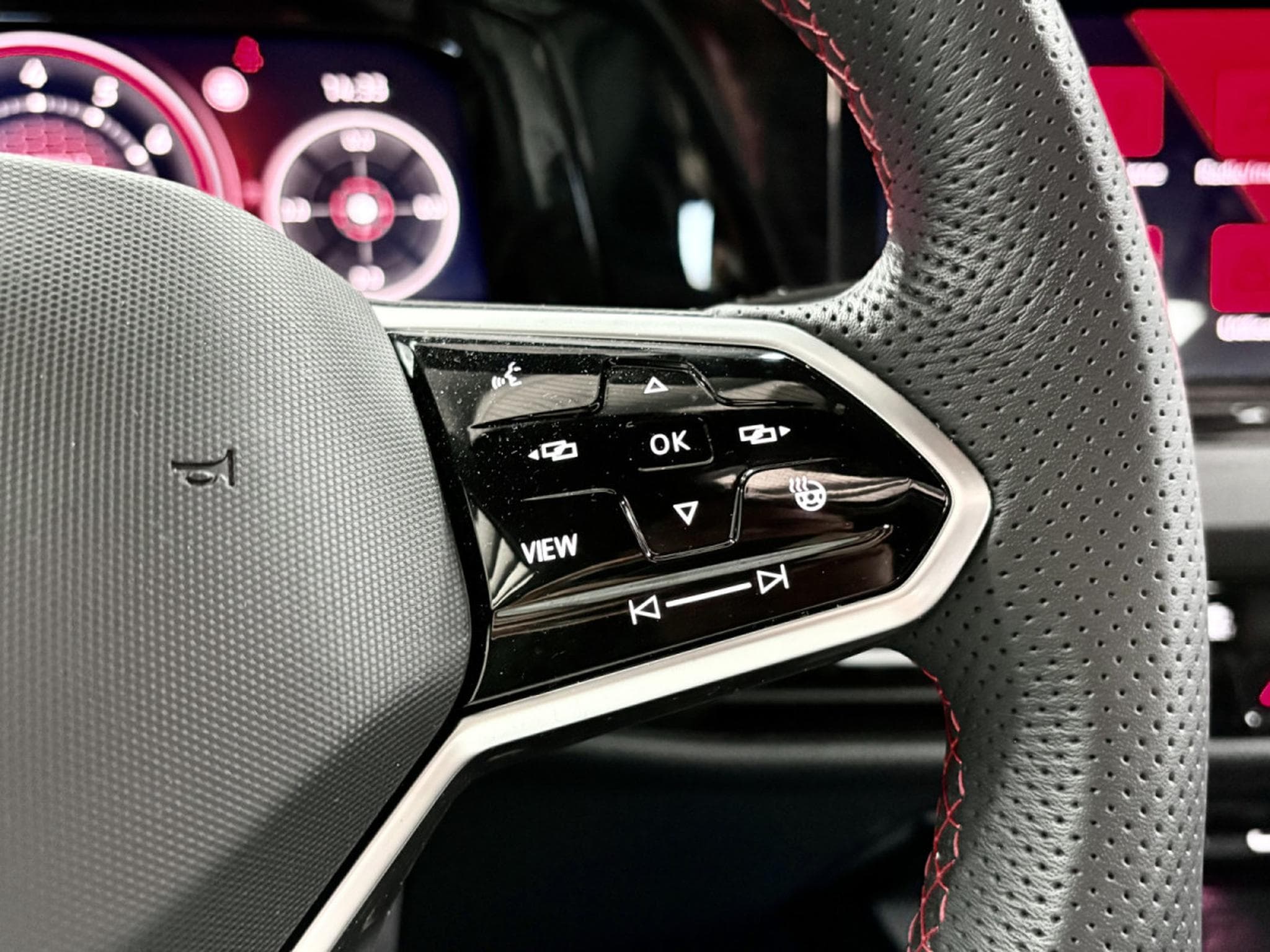 VW Golf GTI Clubsport 2.0 TSI 300CV DSG7 *PANO* MATRIX * HARMAN * CA (2024) - Photo 12