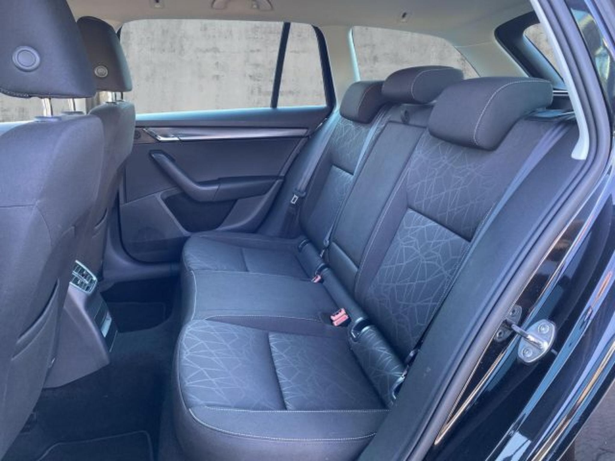 Skoda Octavia Octavia 1.6 TDI DSG NAVI PDC Tempo AHK GARANTIE (2018) - Photo 12