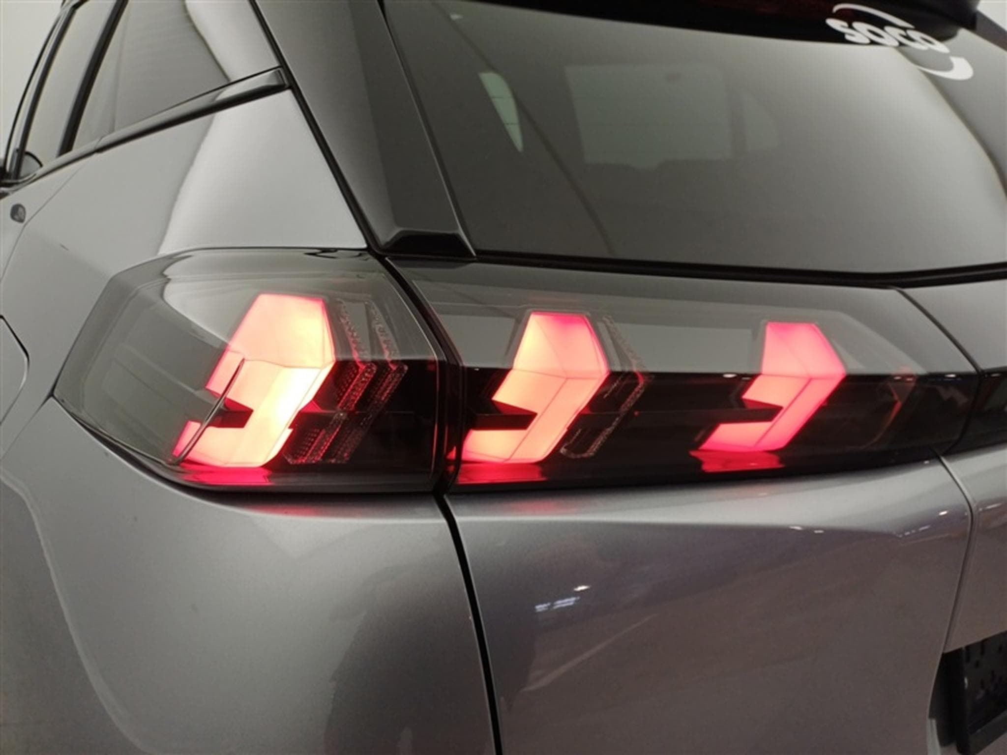 Peugeot 2008 1.2 PureTech GT Line PANO/CAM/CARPLAY (2021) - Photo 17