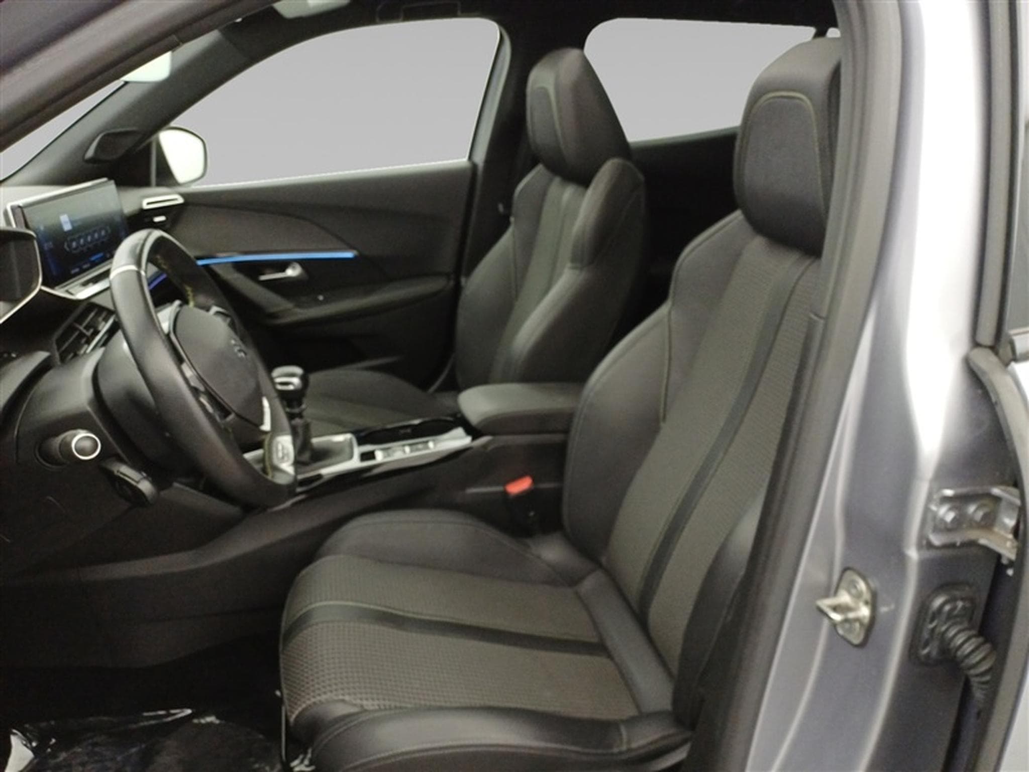 Peugeot 2008 1.2 PureTech GT Line PANO/CAM/CARPLAY (2021) - Photo 7