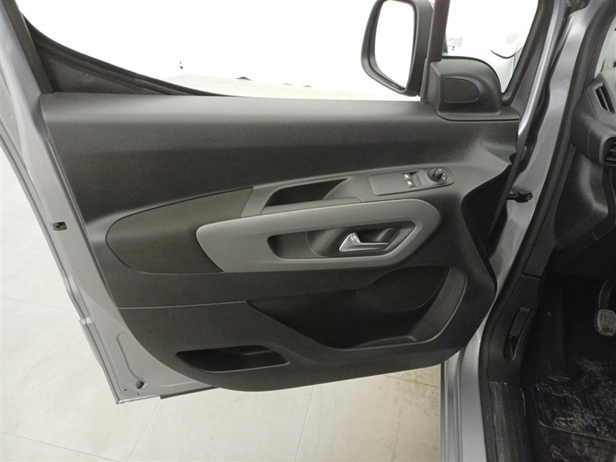 Toyota Proace 1.5 D-4D Active S/S (EU6.3) (2023) - Photo 16