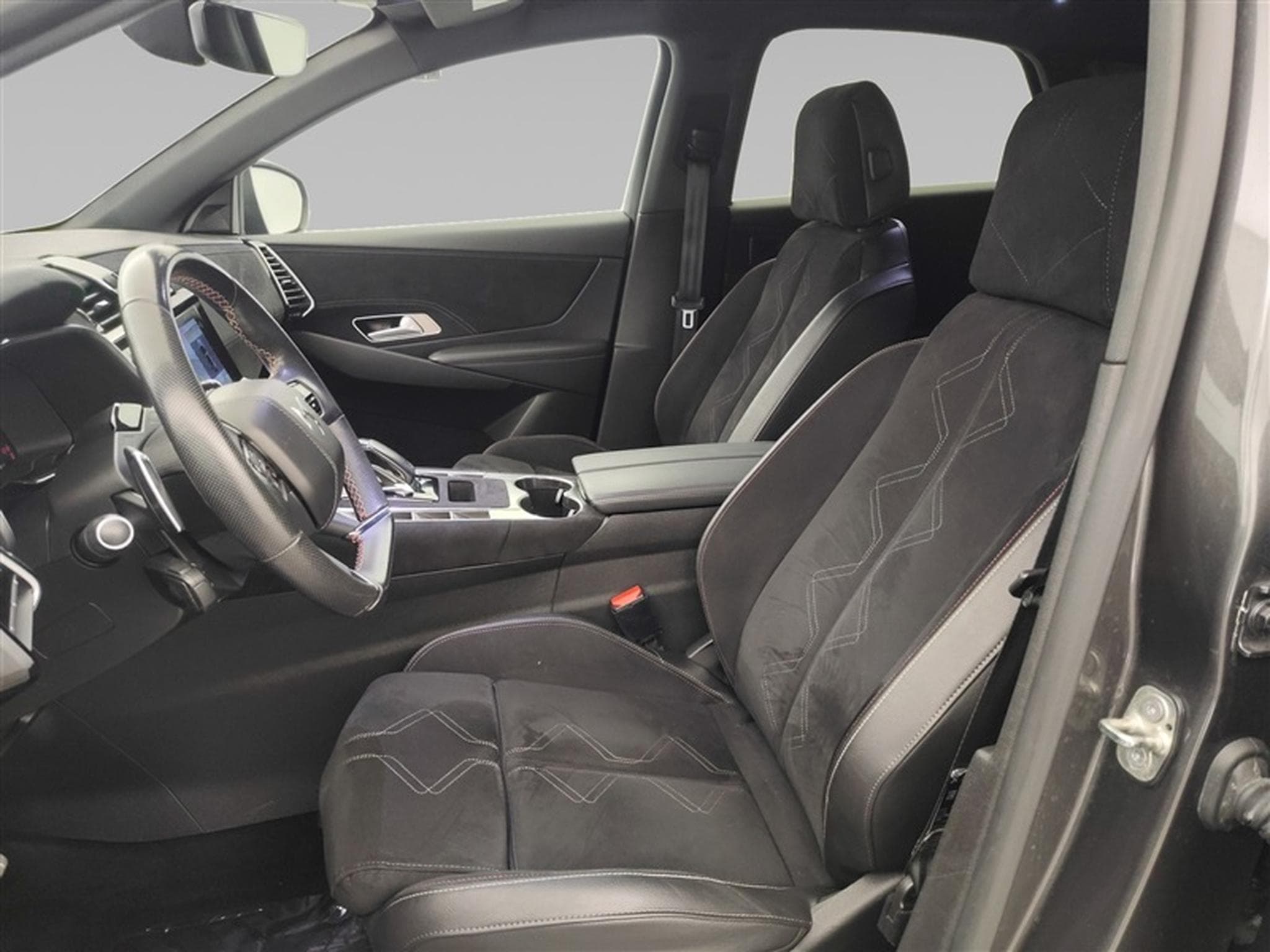 DS Automobiles DS7 1.5 HDI EAT8 Performance Line *NAVI/CARPLAY/S-CUIR* (2023) - Foto 7