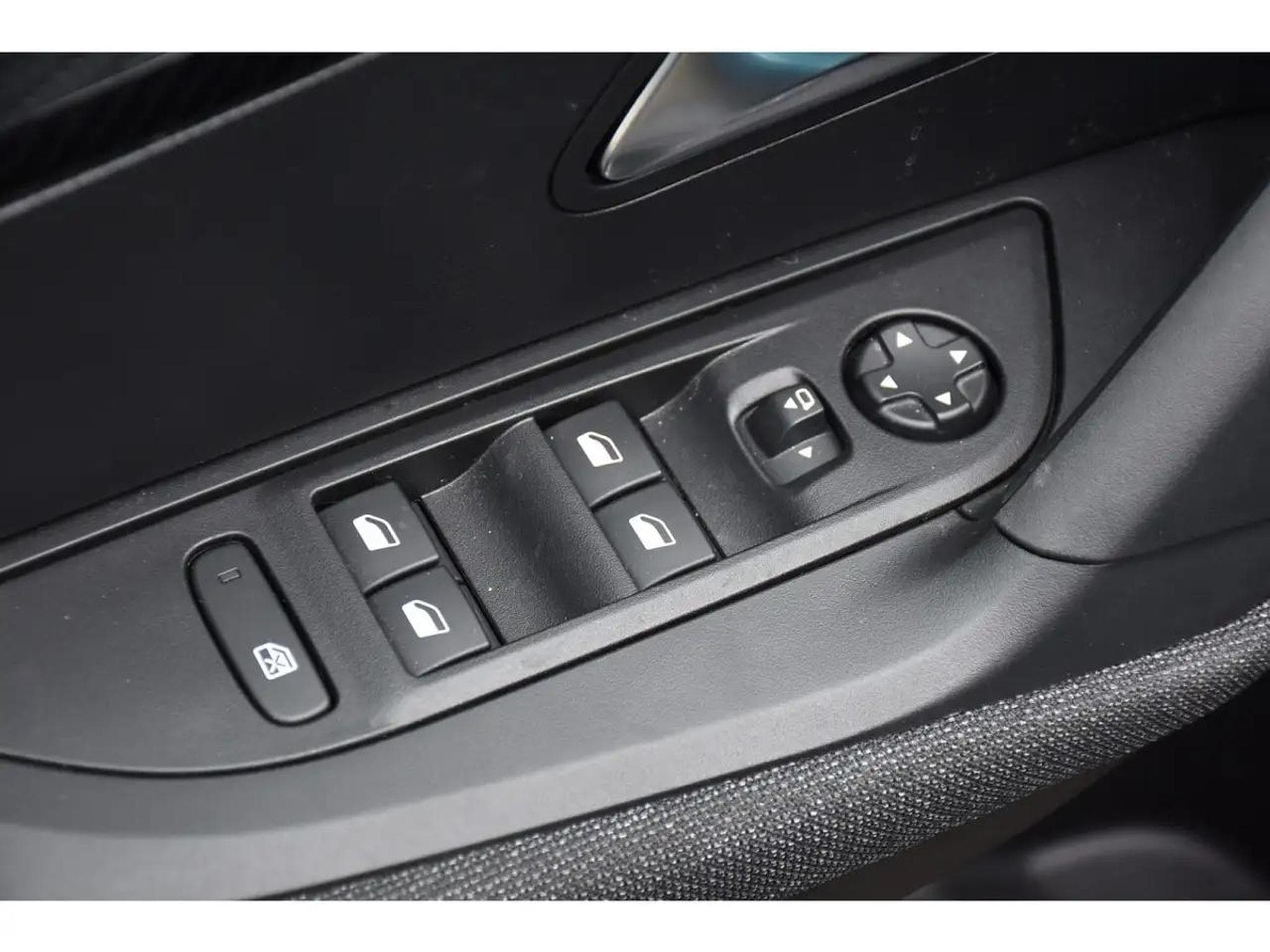 Peugeot 2008 (2025) - Foto 17