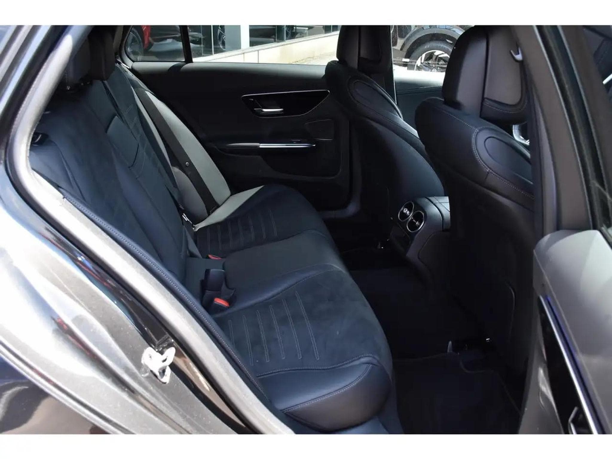 Mercedes C 200 (2025) - Photo 9