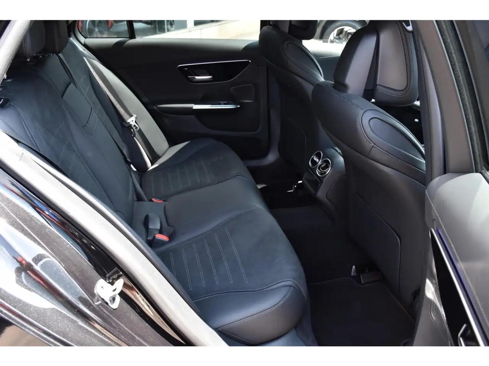 Mercedes C 200 (2025) - Photo 9