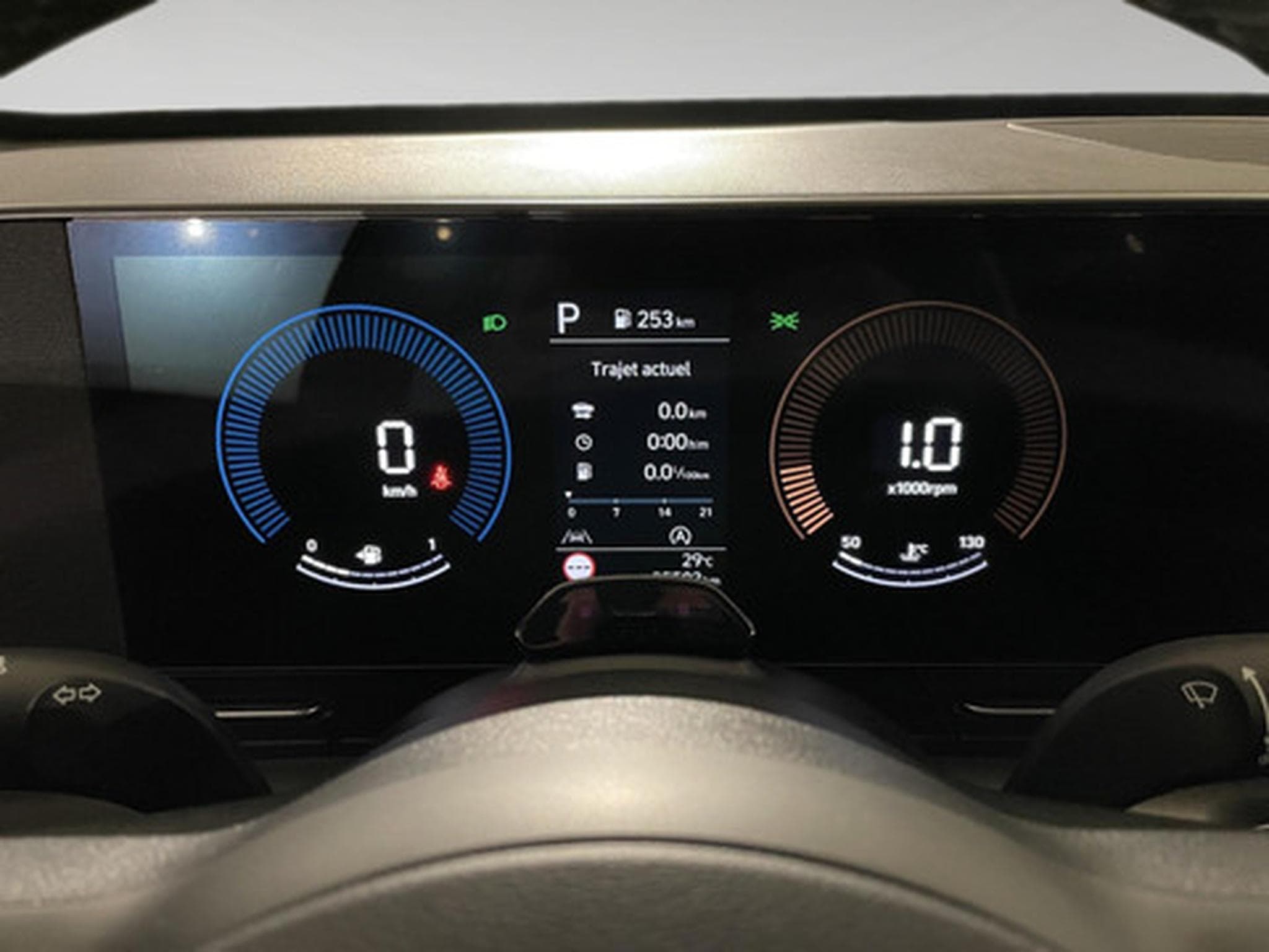 Hyundai Kona 1.0 T-GDI Techno 48V 7-DCT (2024) - Photo 2