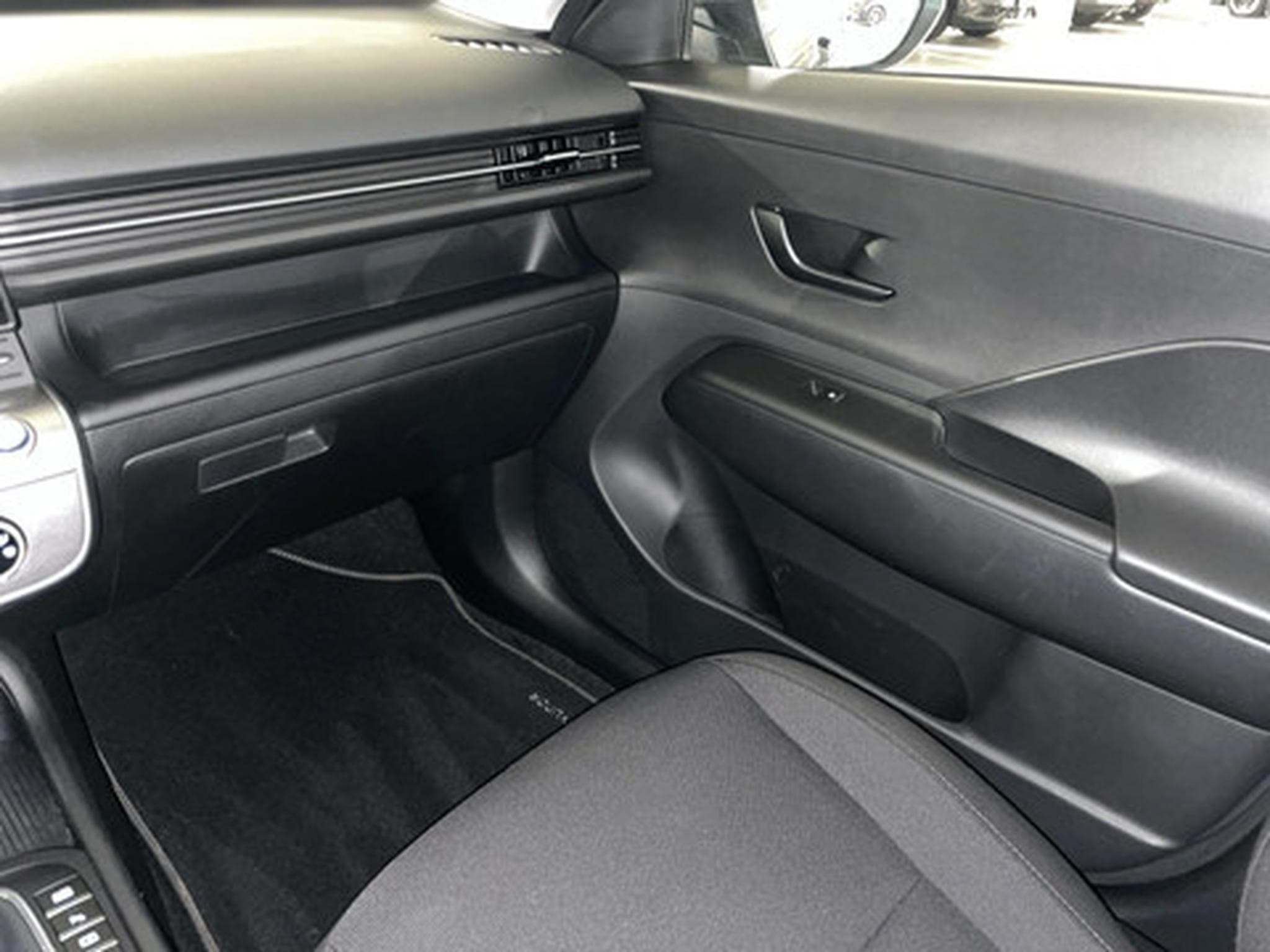 Hyundai Kona 1.0 T-GDI Techno 48V 7-DCT (2024) - Photo 9