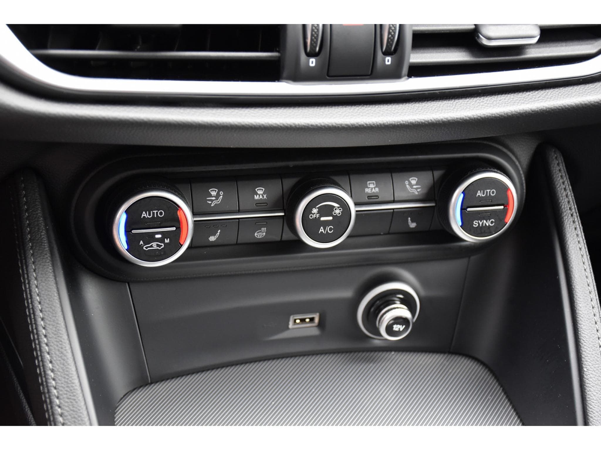 Alfa-Romeo Stelvio 2.0T Q4 Sprint TO CUIR MEMO ACC SIDE LANE GPS CAM 1° MAIN (2020) - Photo 17
