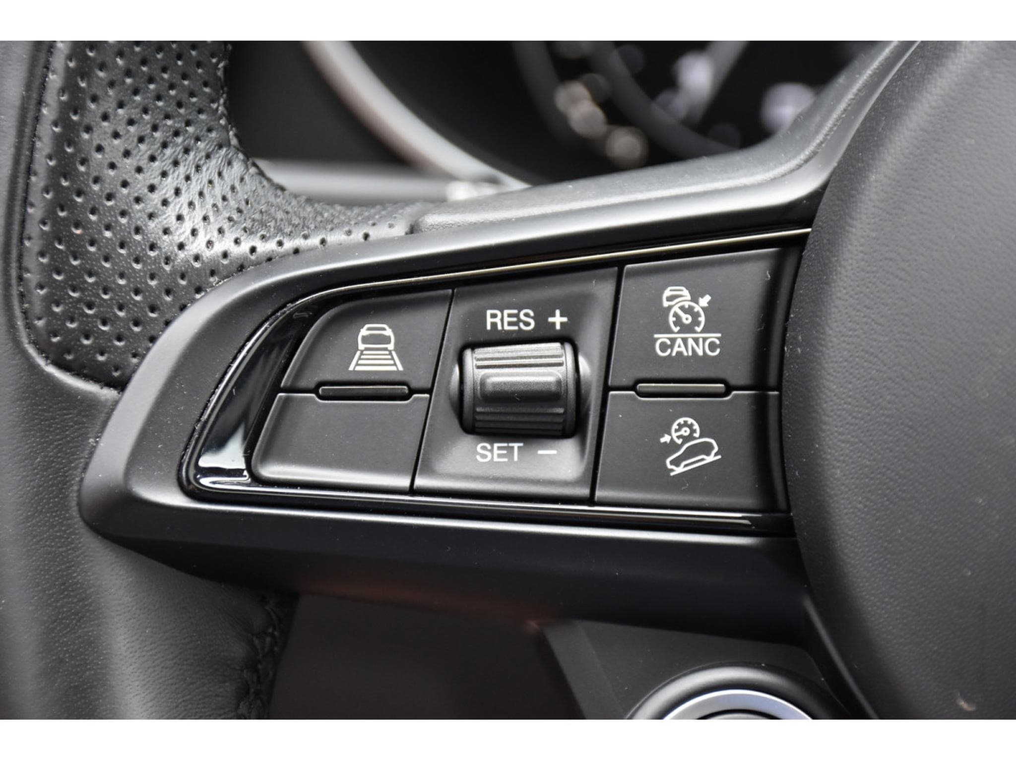 Alfa-Romeo Stelvio 2.0T Q4 Sprint TO CUIR MEMO ACC SIDE LANE GPS CAM 1° MAIN (2020) - Photo 21