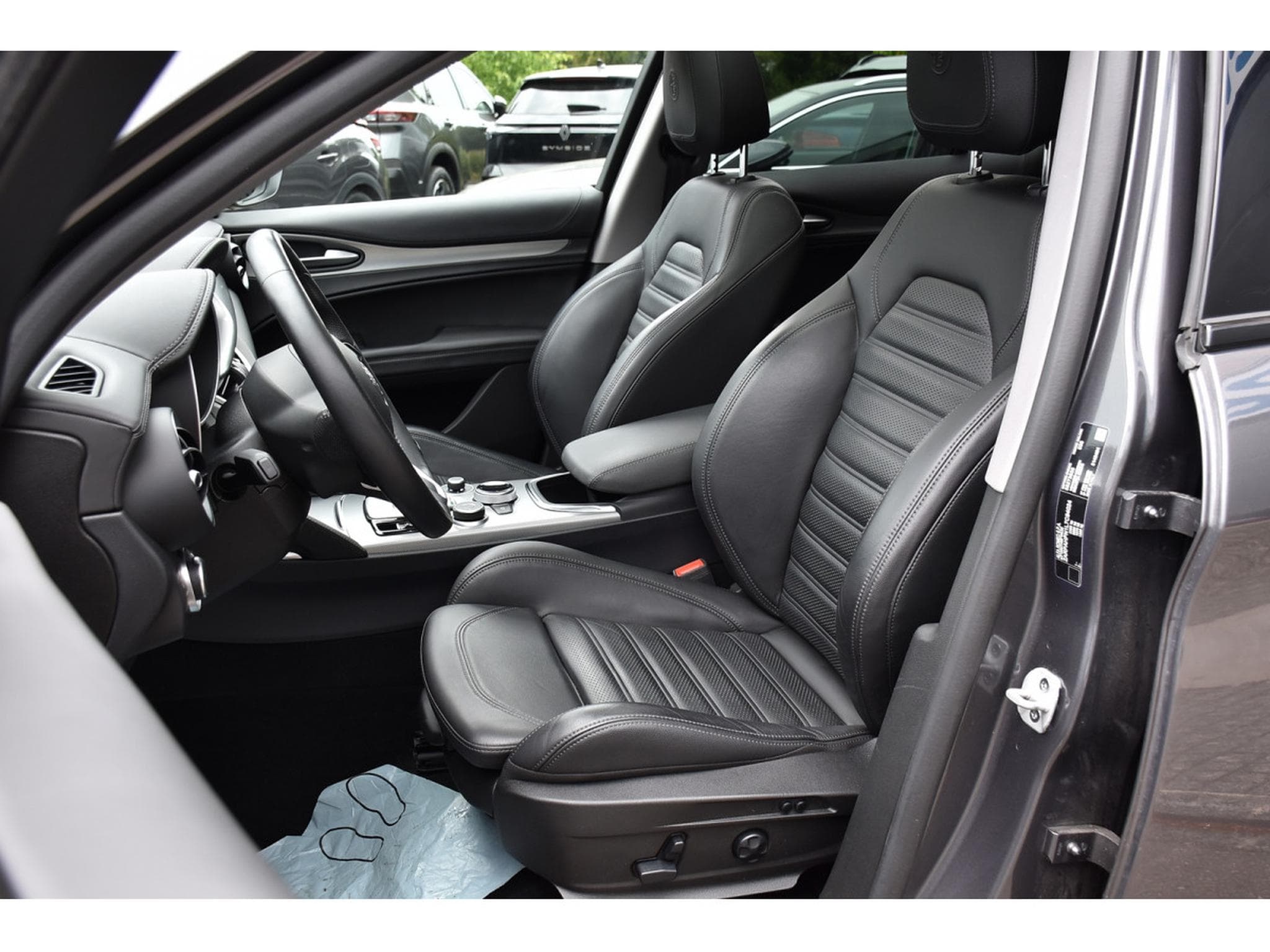 Alfa-Romeo Stelvio 2.0T Q4 Sprint TO CUIR MEMO ACC SIDE LANE GPS CAM 1° MAIN (2020) - Photo 6