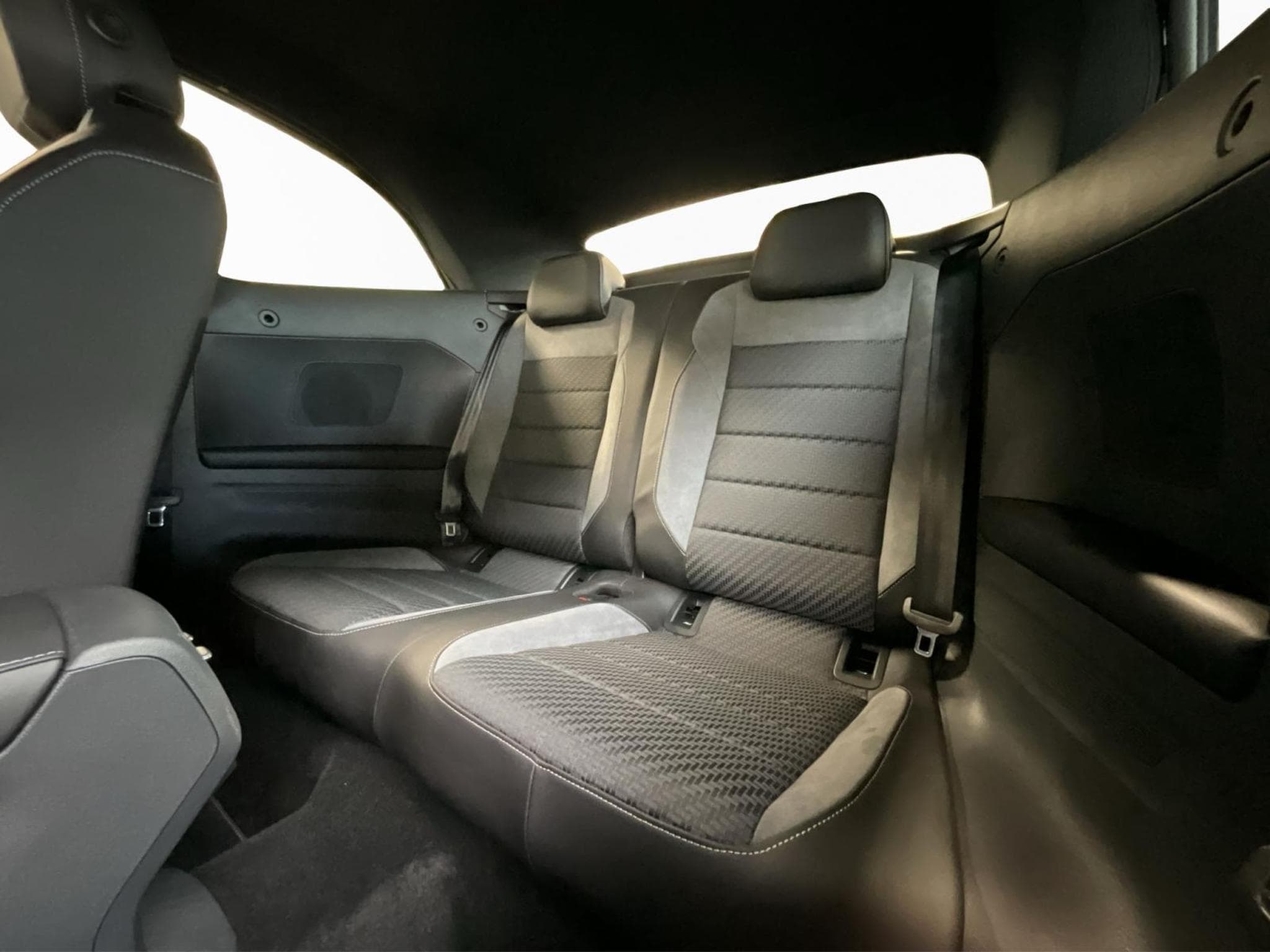 VW T-Roc Cabrio+R-line+DSG+Led+BeatsAudio+Navi (2023) - Photo 15