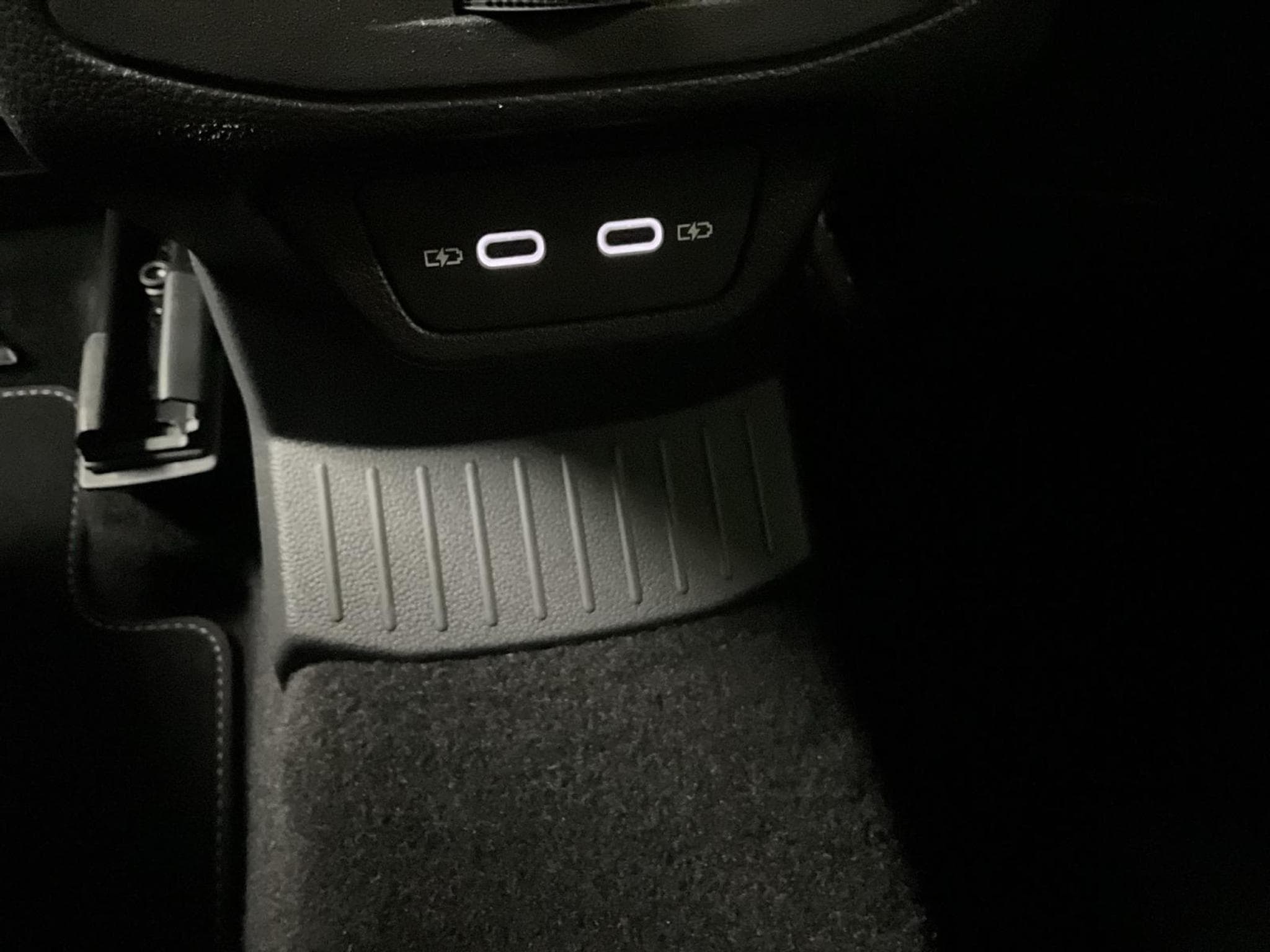 VW T-Roc Cabrio+R-line+DSG+Led+BeatsAudio+Navi (2023) - Photo 20