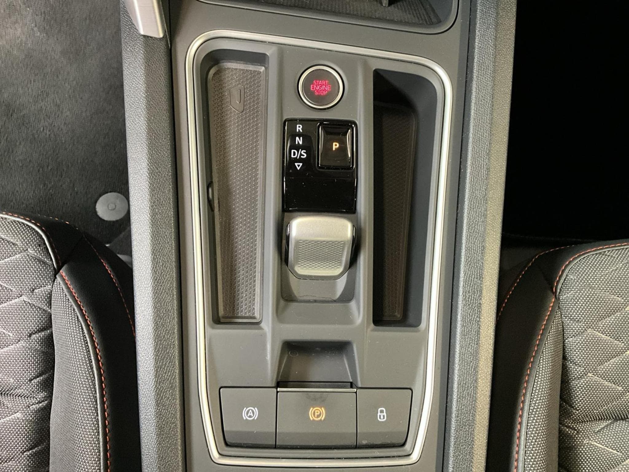 Seat Leon FR+DSG+Matrix-LED+P.Safe-DriveL+P.Vision+Navi (2025) - Photo 12