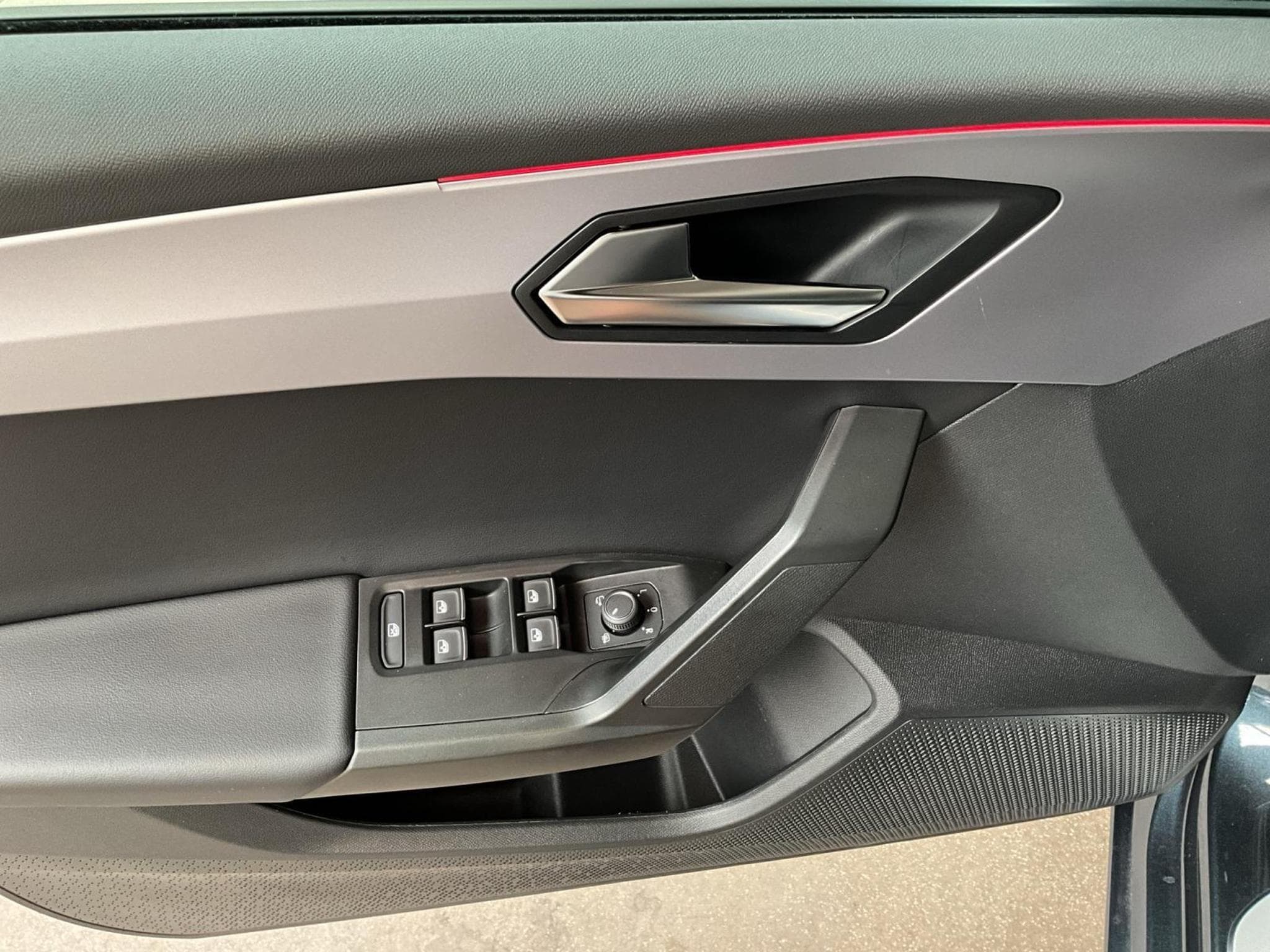 Seat Leon FR+DSG+Matrix-LED+P.Safe-DriveL+P.Vision+Navi (2025) - Photo 14