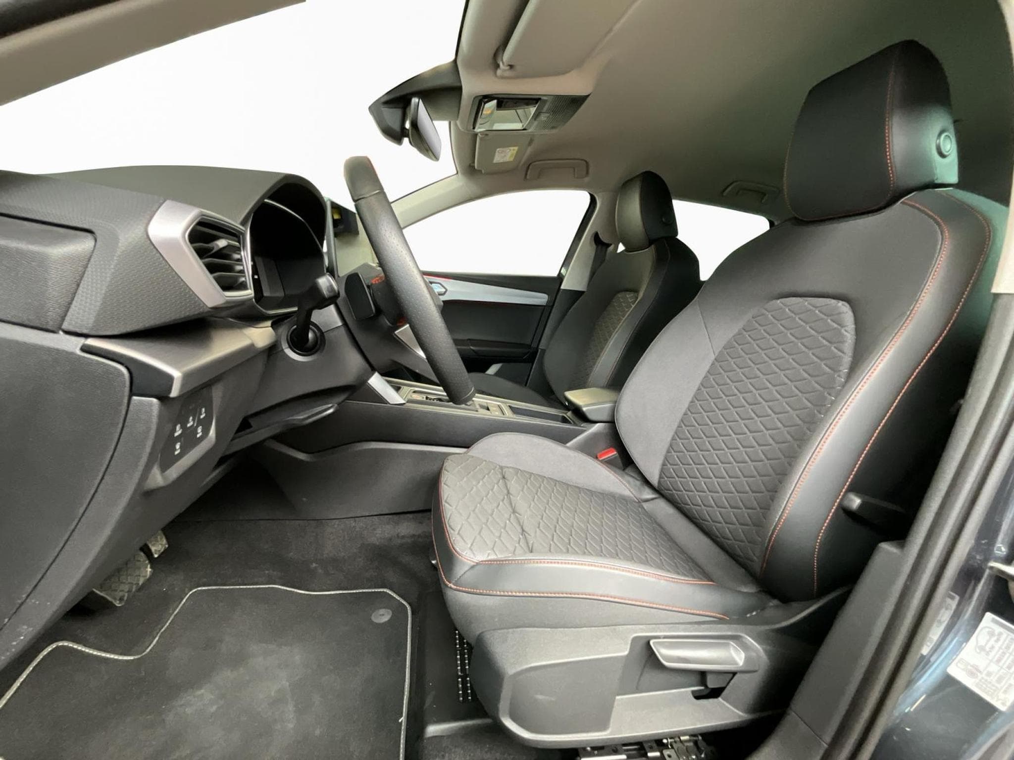 Seat Leon FR+DSG+Matrix-LED+P.Safe-DriveL+P.Vision+Navi (2025) - Photo 9