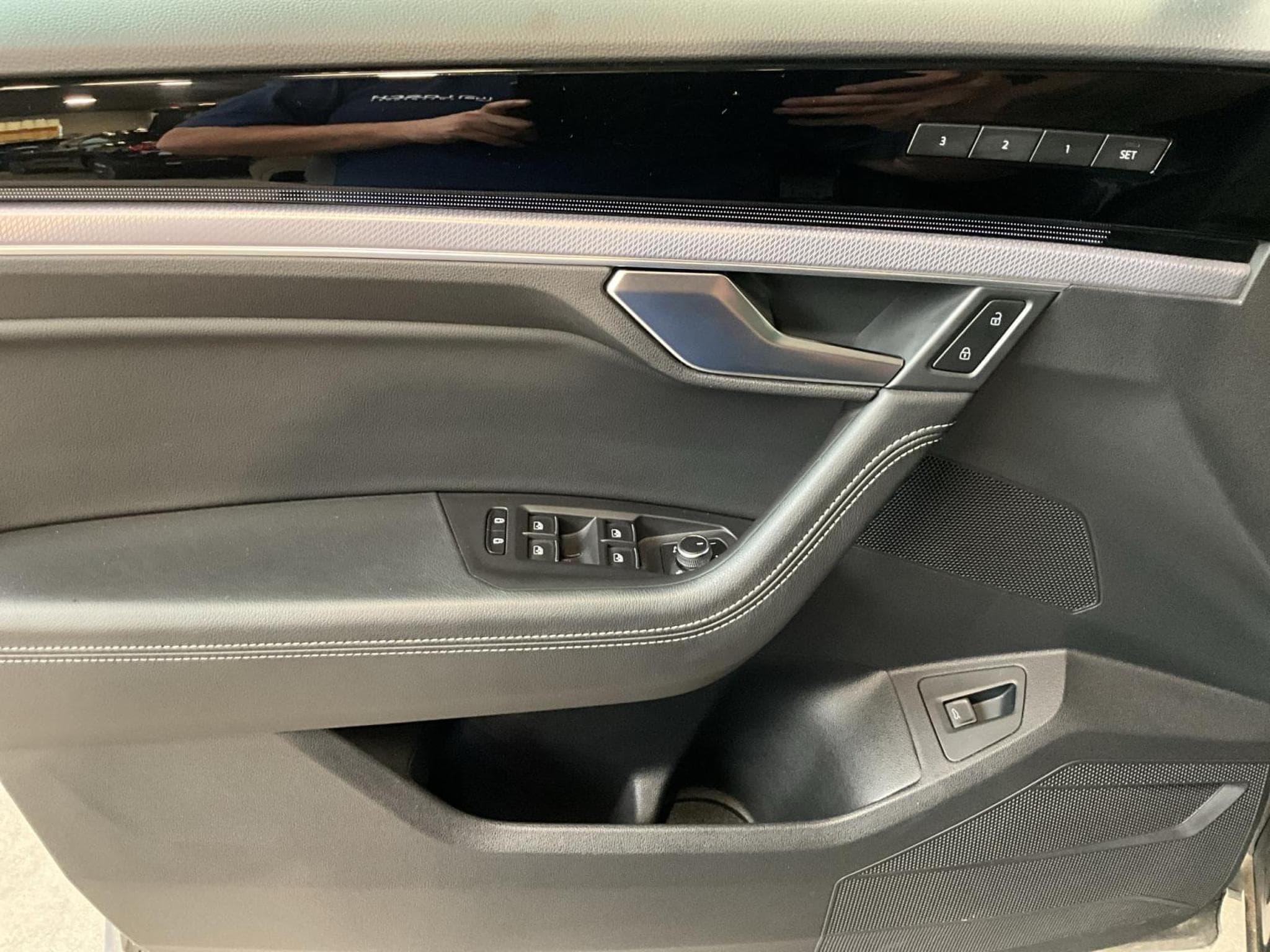 VW Touareg R-Line+V6+4M+DSG+Black-Style+Pano+AHK+Stand-H.+Luft. (2021) - Foto 14