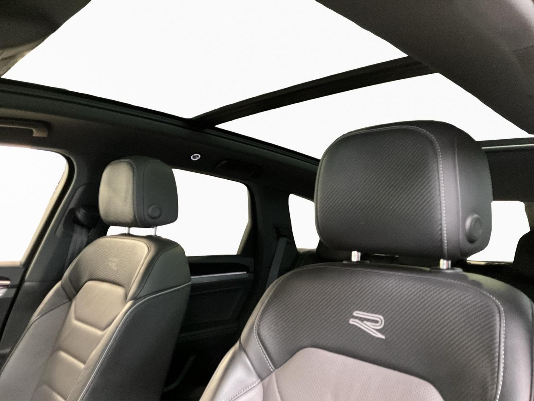 VW Touareg R-Line+V6+4M+DSG+Black-Style+Pano+AHK+Stand-H.+Luft. (2021) - Foto 15