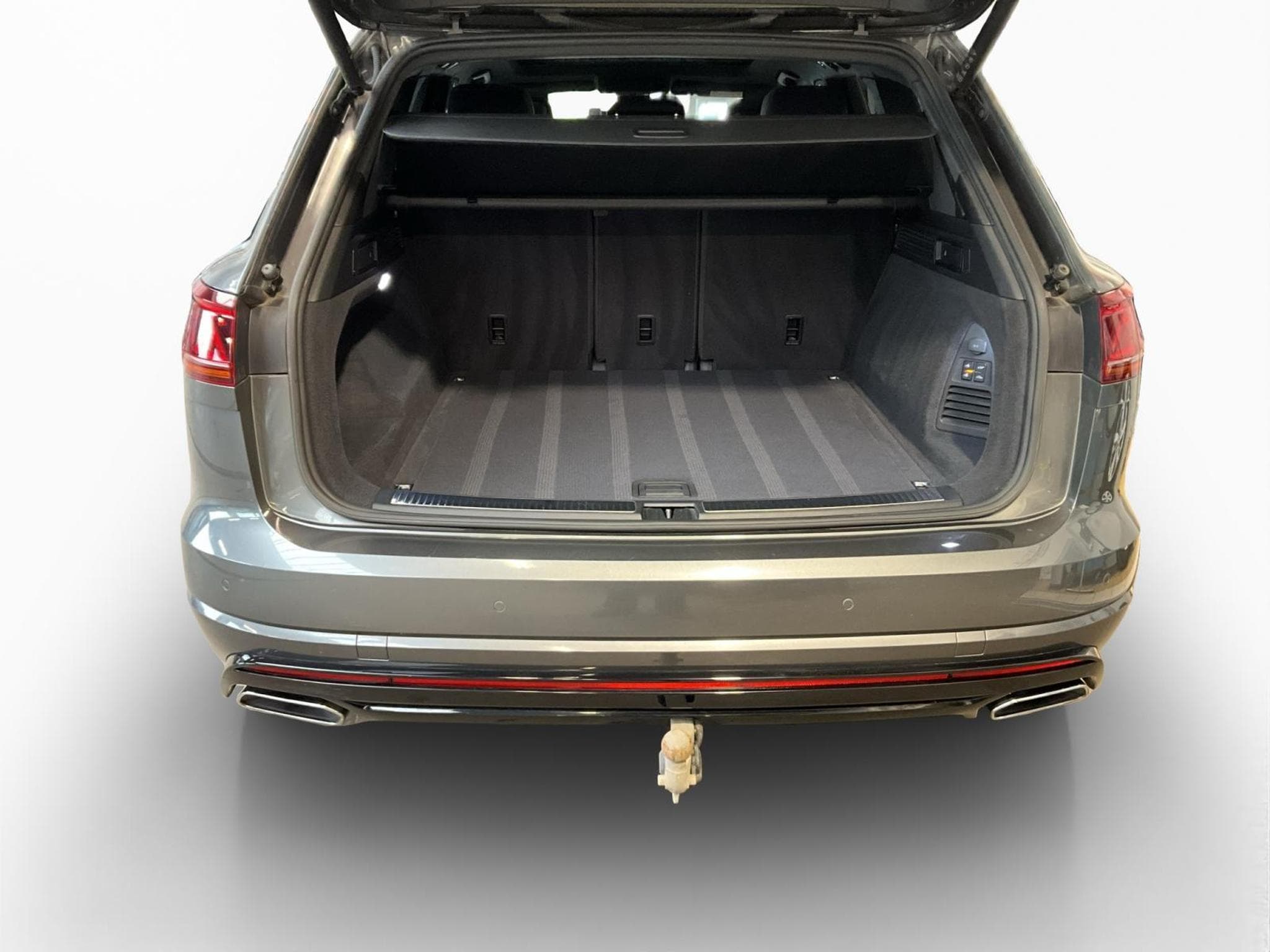 VW Touareg R-Line+V6+4M+DSG+Black-Style+Pano+AHK+Stand-H.+Luft. (2021) - Foto 17