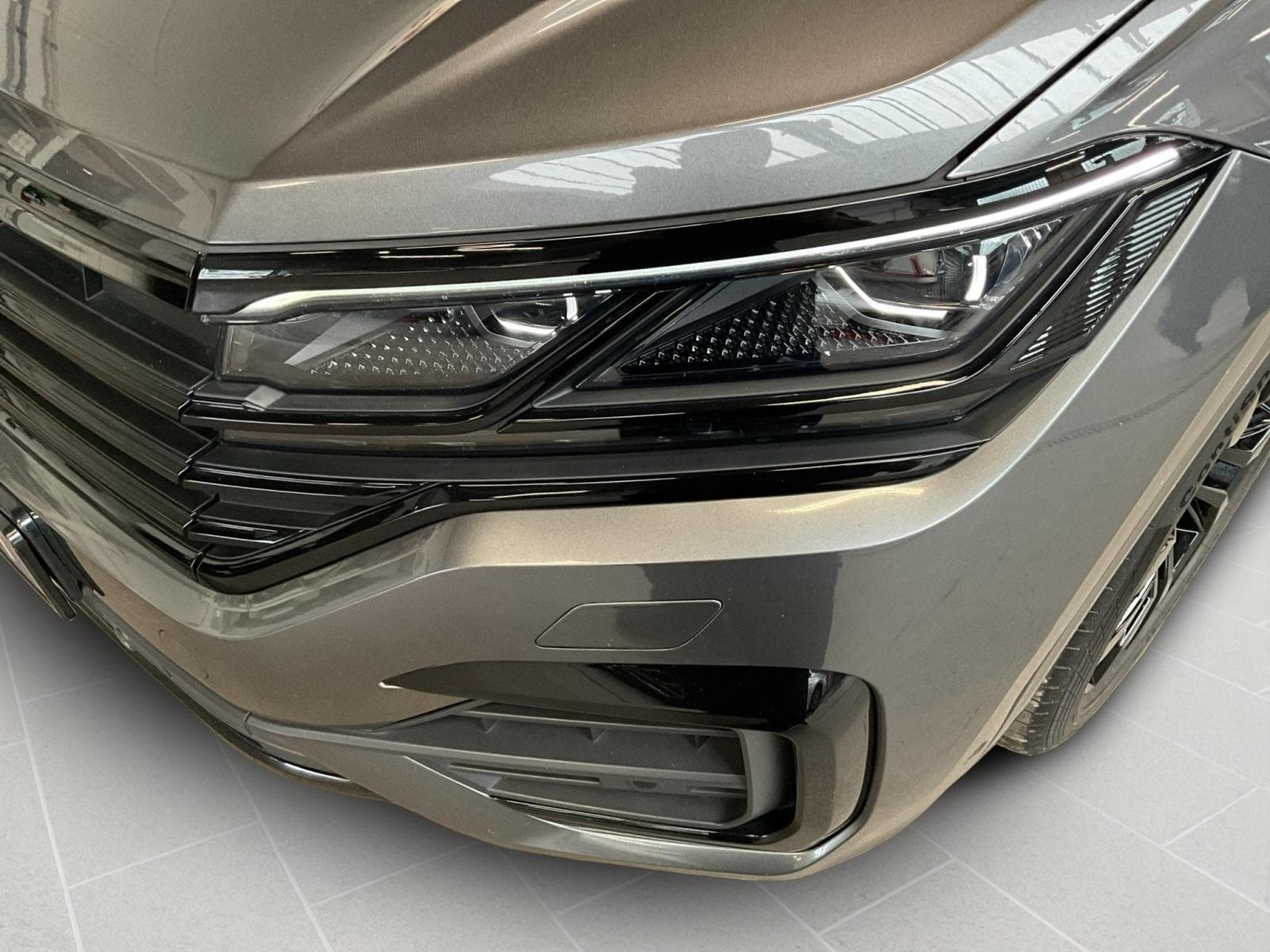 VW Touareg R-Line+V6+4M+DSG+Black-Style+Pano+AHK+Stand-H.+Luft. (2021) - Foto 18