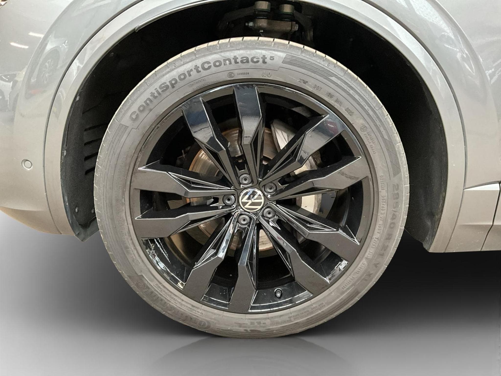 VW Touareg R-Line+V6+4M+DSG+Black-Style+Pano+AHK+Stand-H.+Luft. (2021) - Foto 8