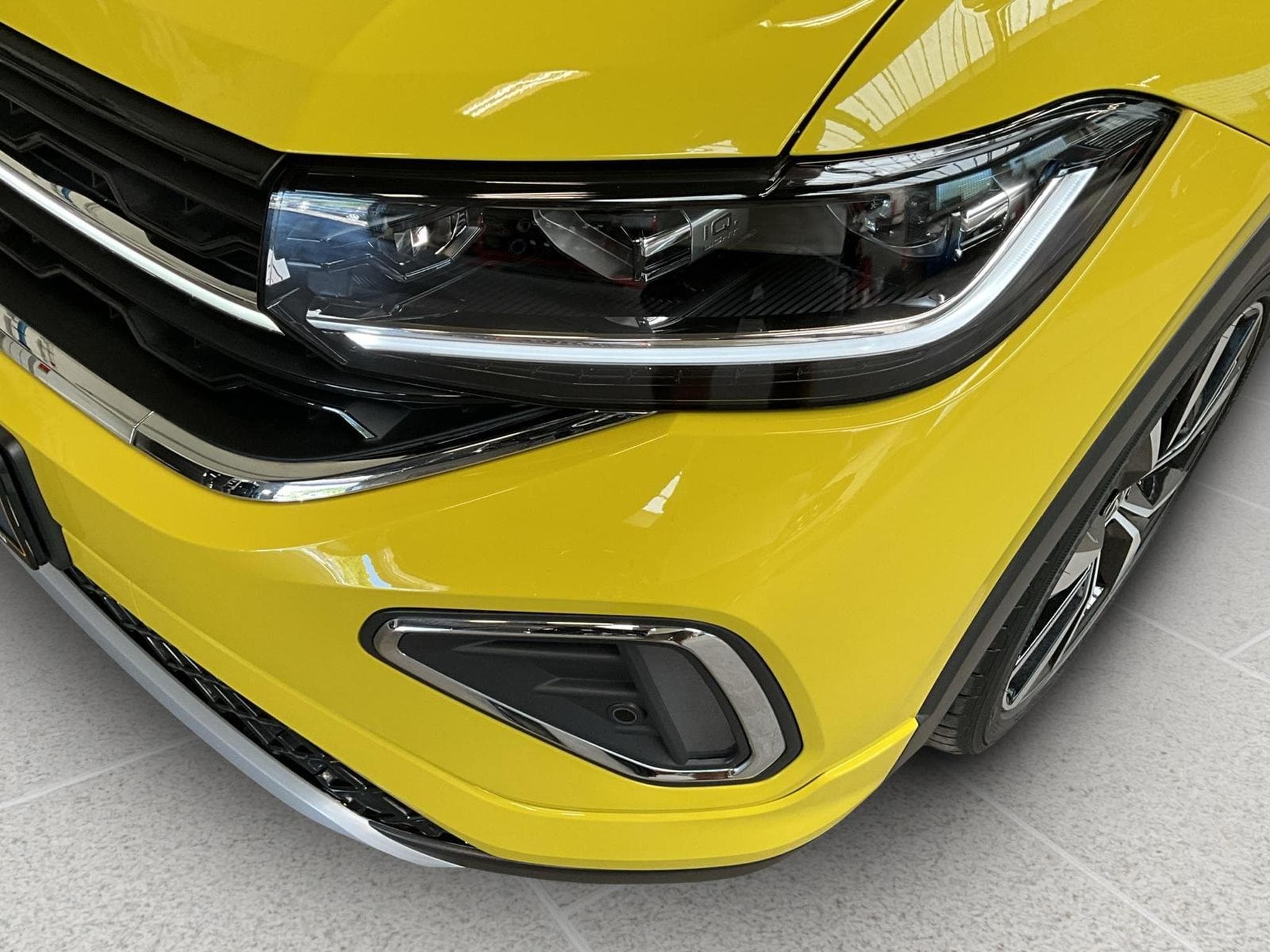 VW T-Cross R-Line+DSG+IQ-Light+RearView+Navi+AHK (2024) - Foto 17