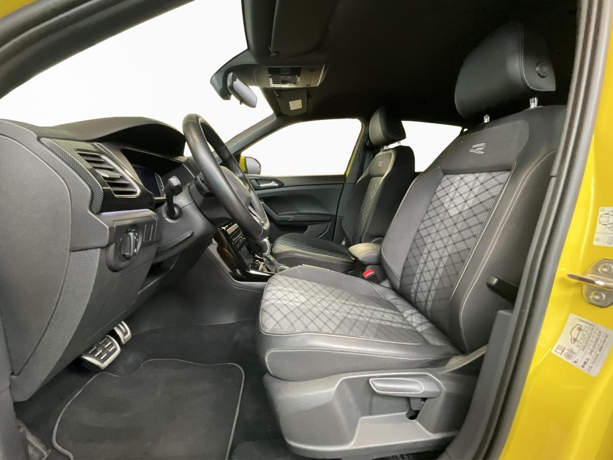 VW T-Cross R-Line+DSG+IQ-Light+RearView+Navi+AHK (2024) - Foto 9