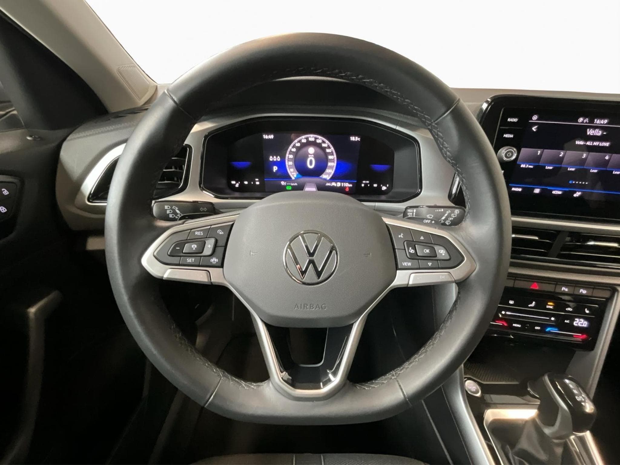 VW T-Roc Life+DSG+P.Travel+P.Select+RearView+LED (2025) - Foto 10