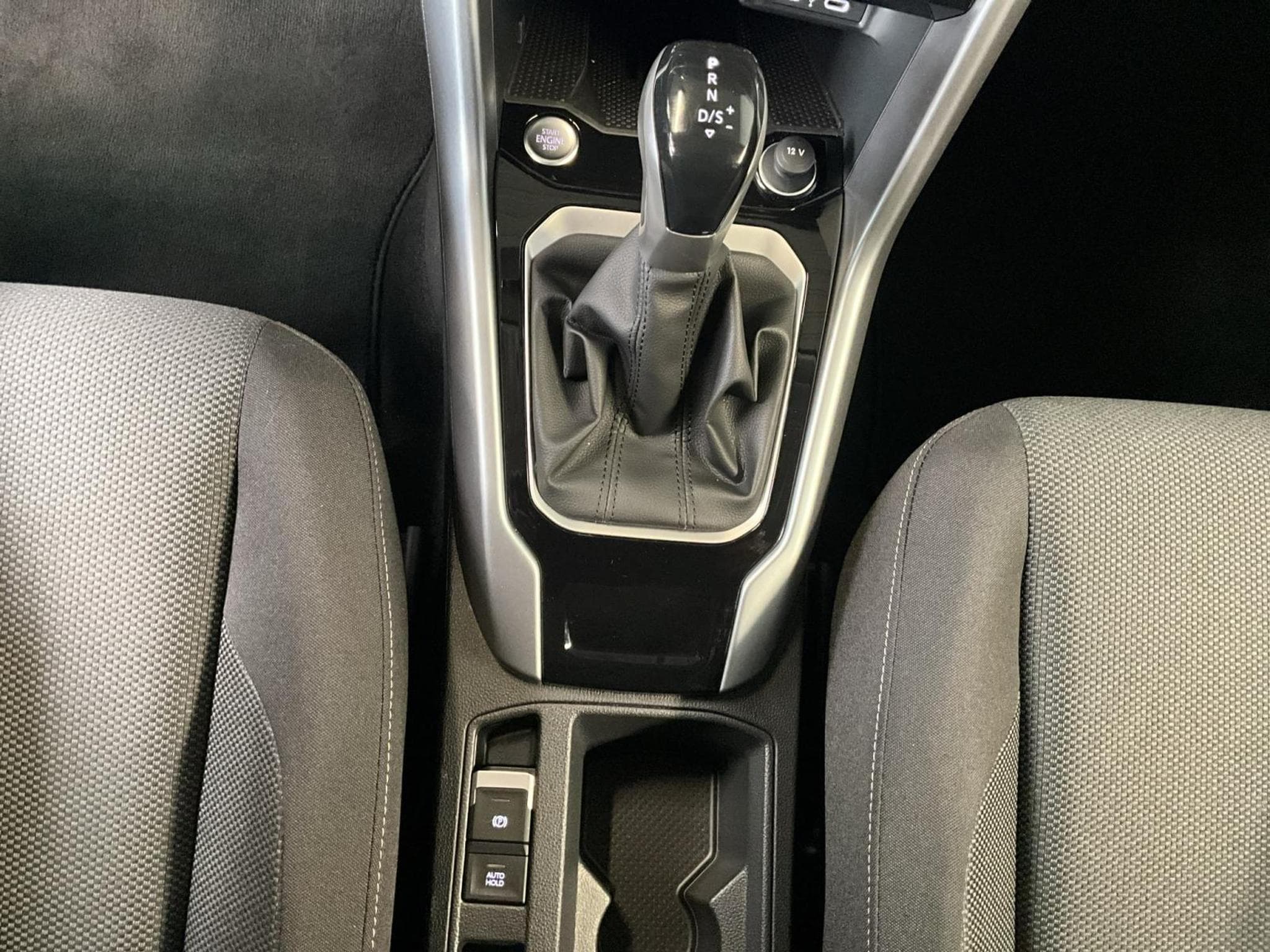 VW T-Roc Life+DSG+P.Travel+P.Select+RearView+LED (2025) - Foto 12