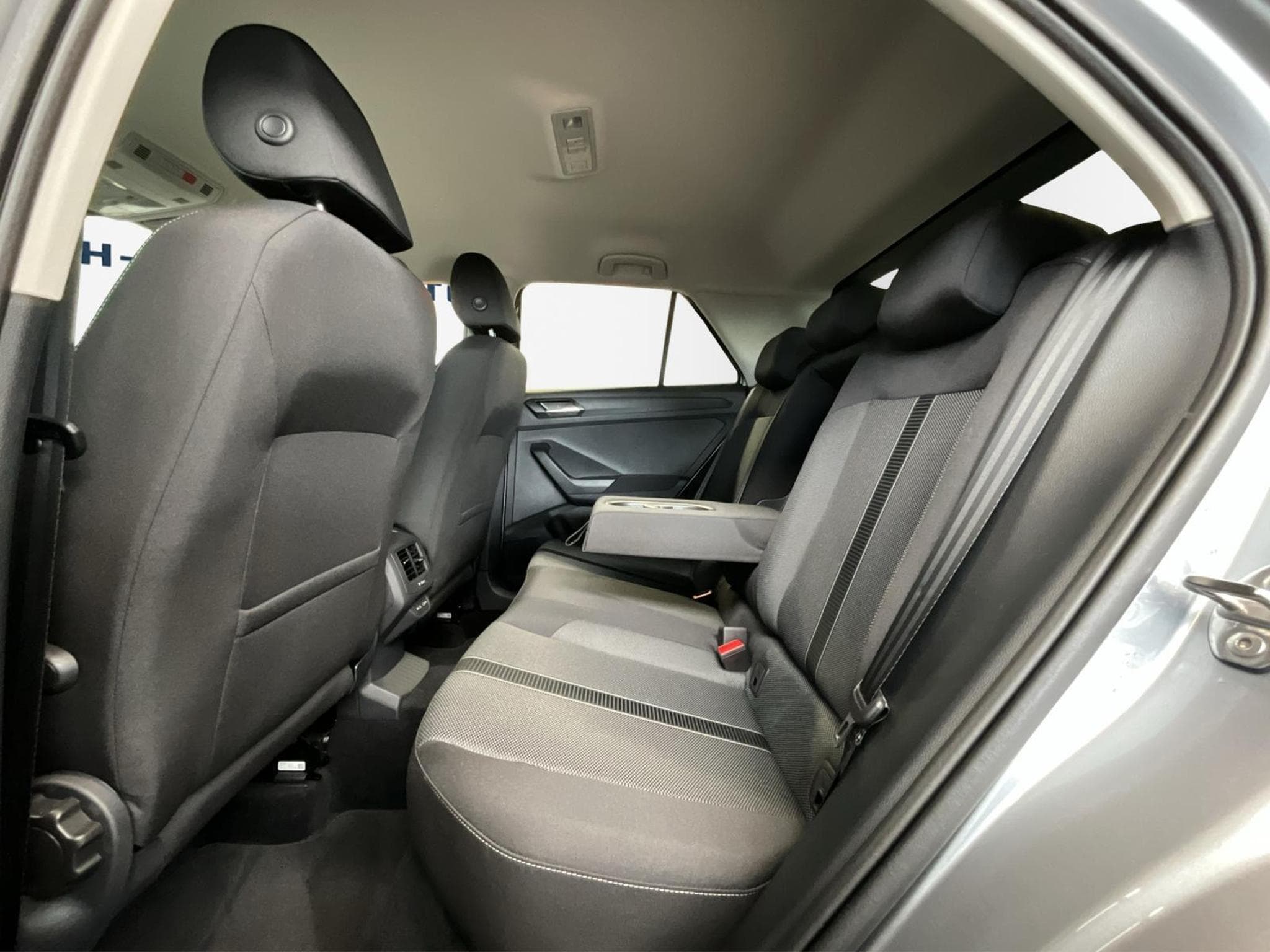 VW T-Roc Life+DSG+P.Travel+P.Select+RearView+LED (2025) - Foto 15