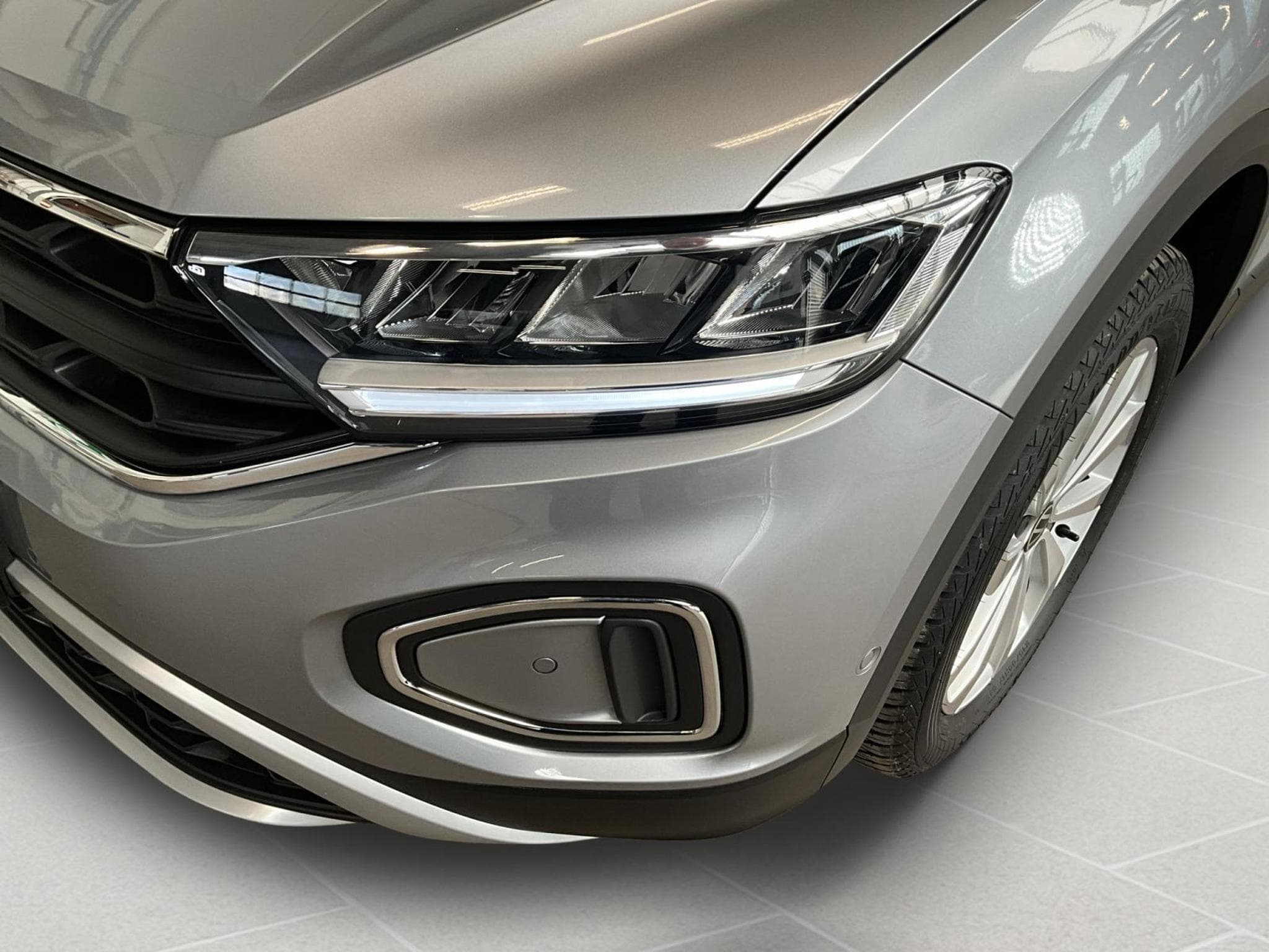 VW T-Roc Life+DSG+P.Travel+P.Select+RearView+LED (2025) - Foto 17